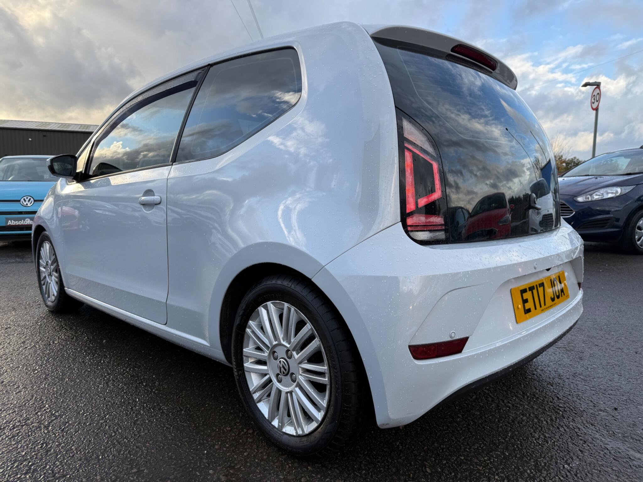 2017 Volkswagen up! 1.0 Move up! Euro 6 (s/s) 3dr • 78,022 miles image 5