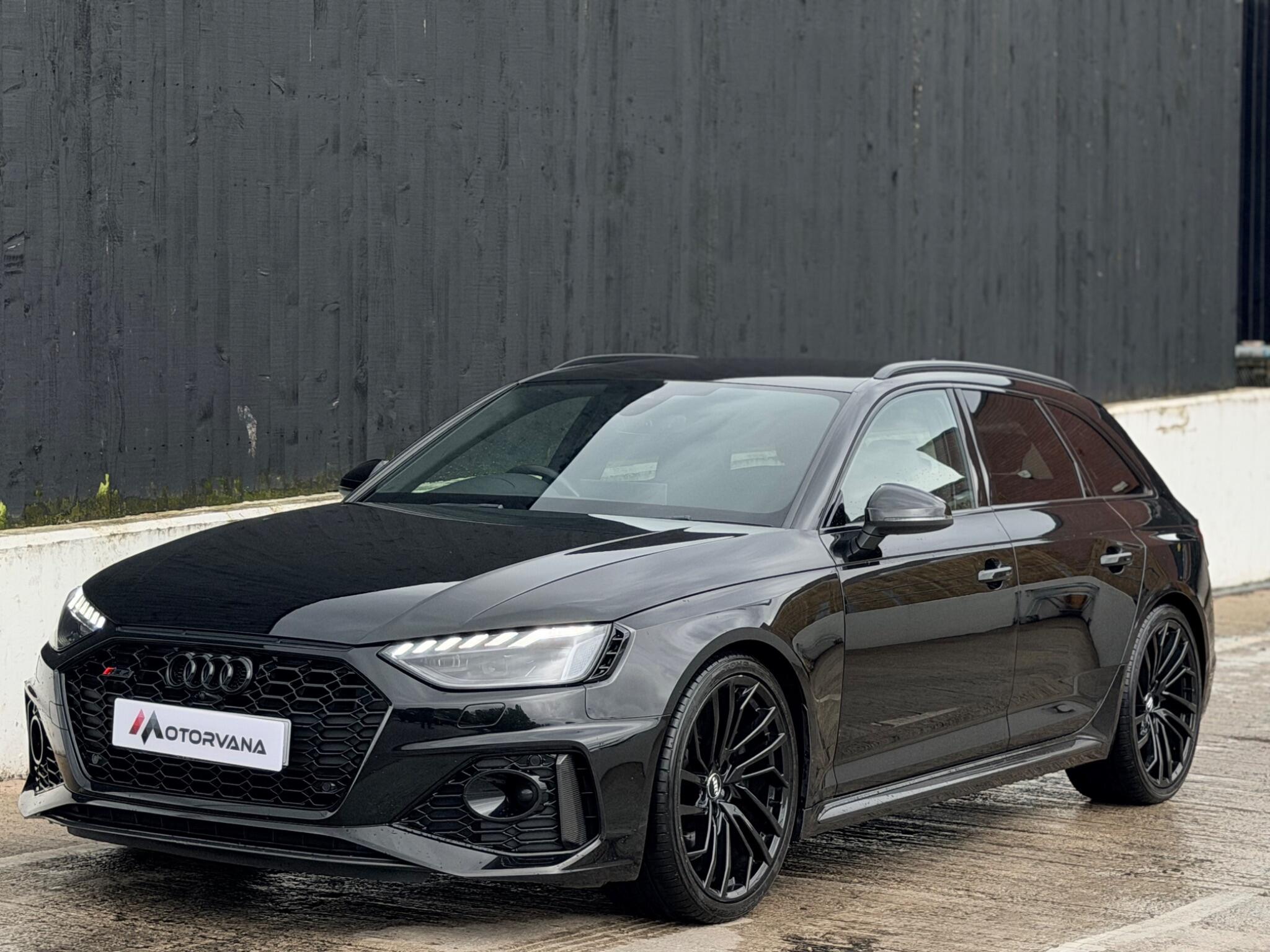 Audi RS4 view 8
