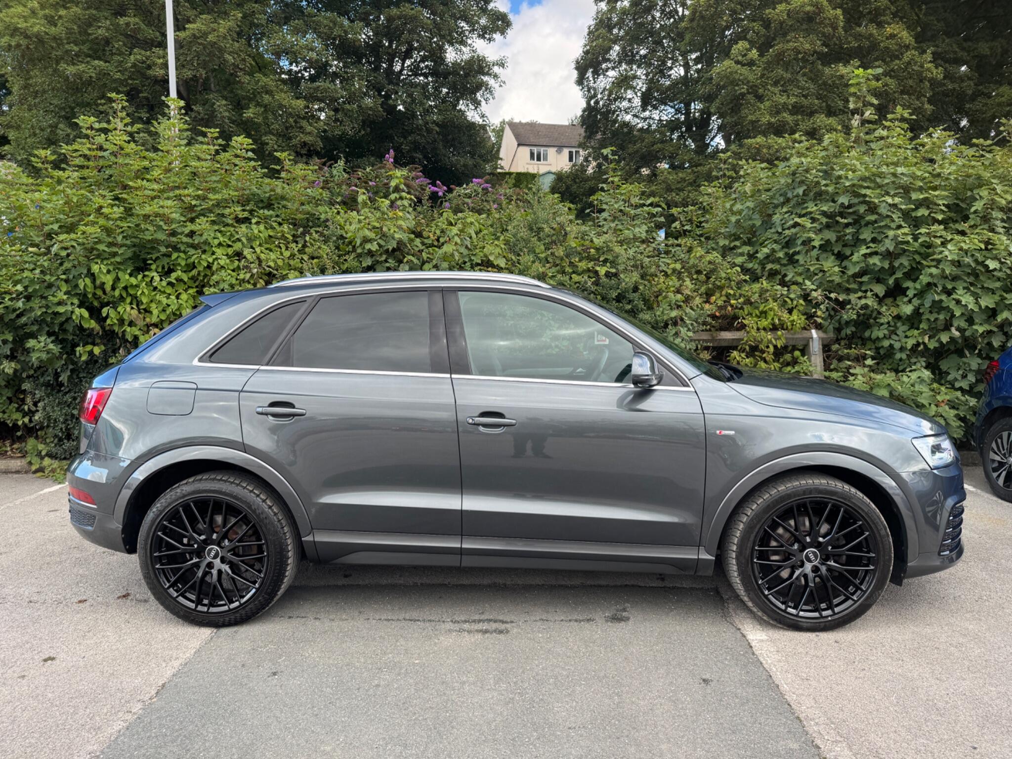 Audi Q3 view 4