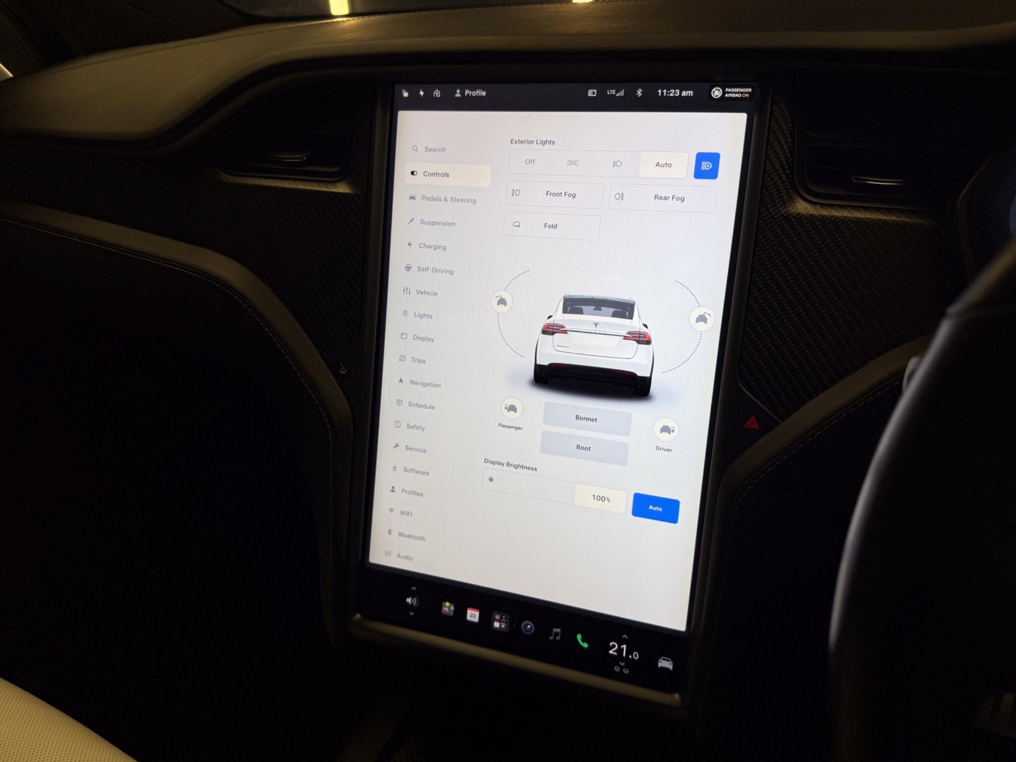 Tesla Model X view 28