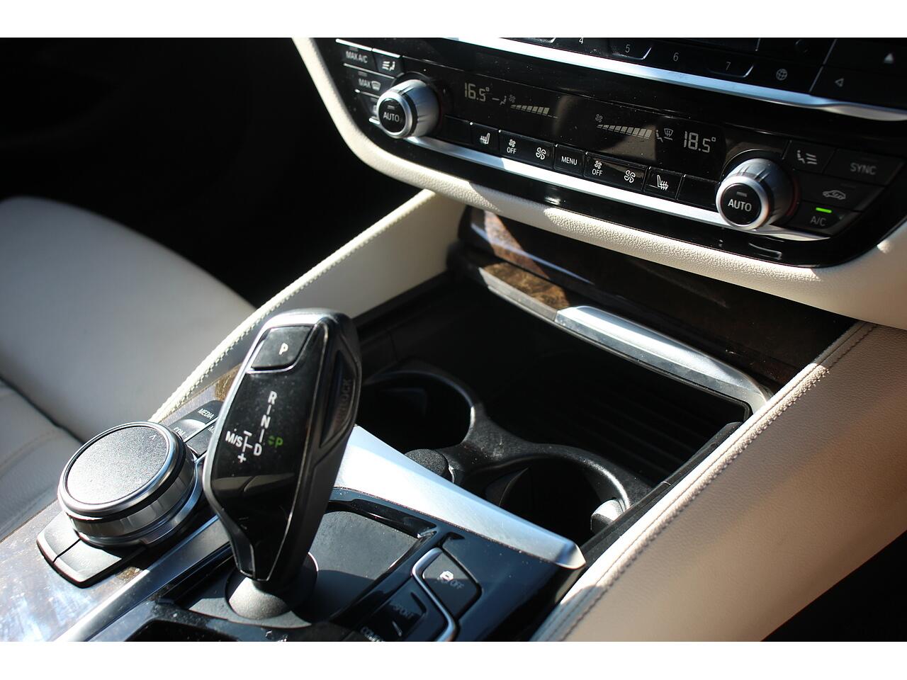 BMW 5 Series view 25