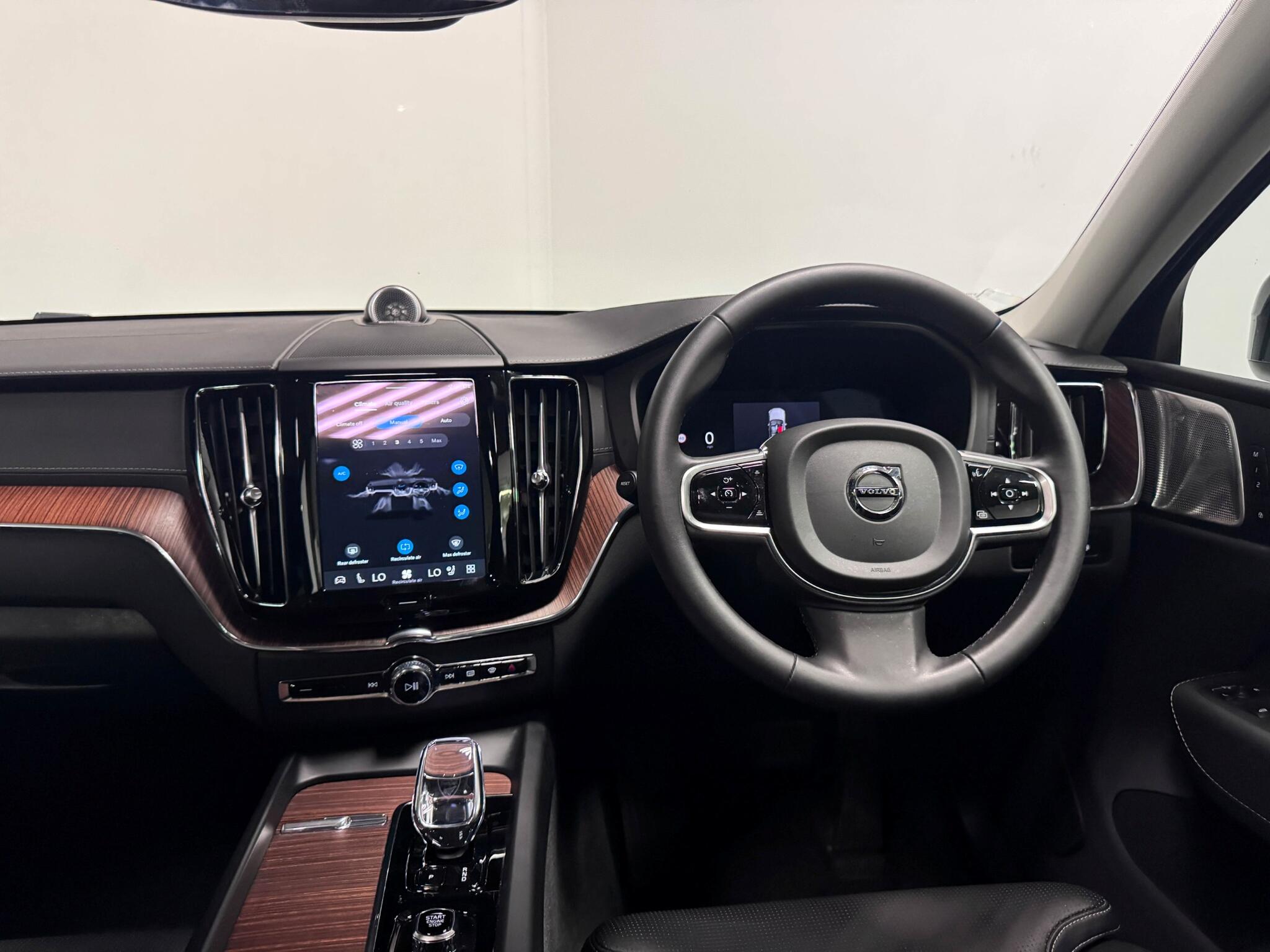 Volvo XC60 view 33