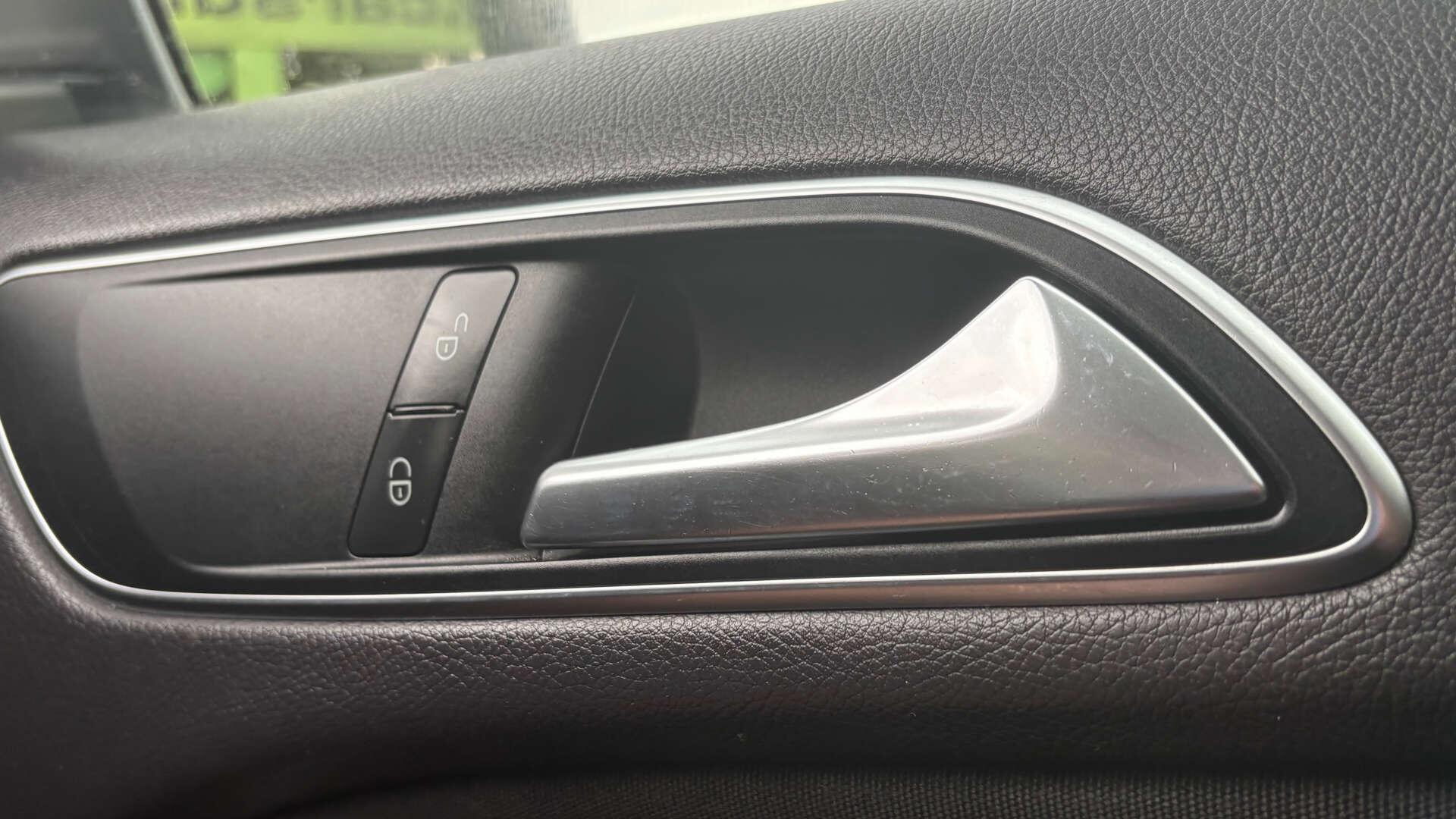 Mercedes-Benz B-Class view 18