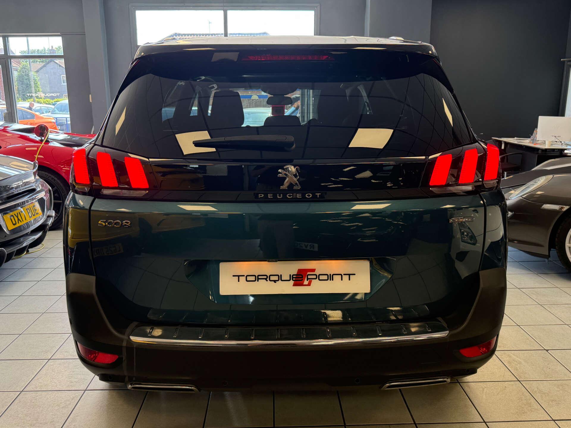 Peugeot 5008 view 8