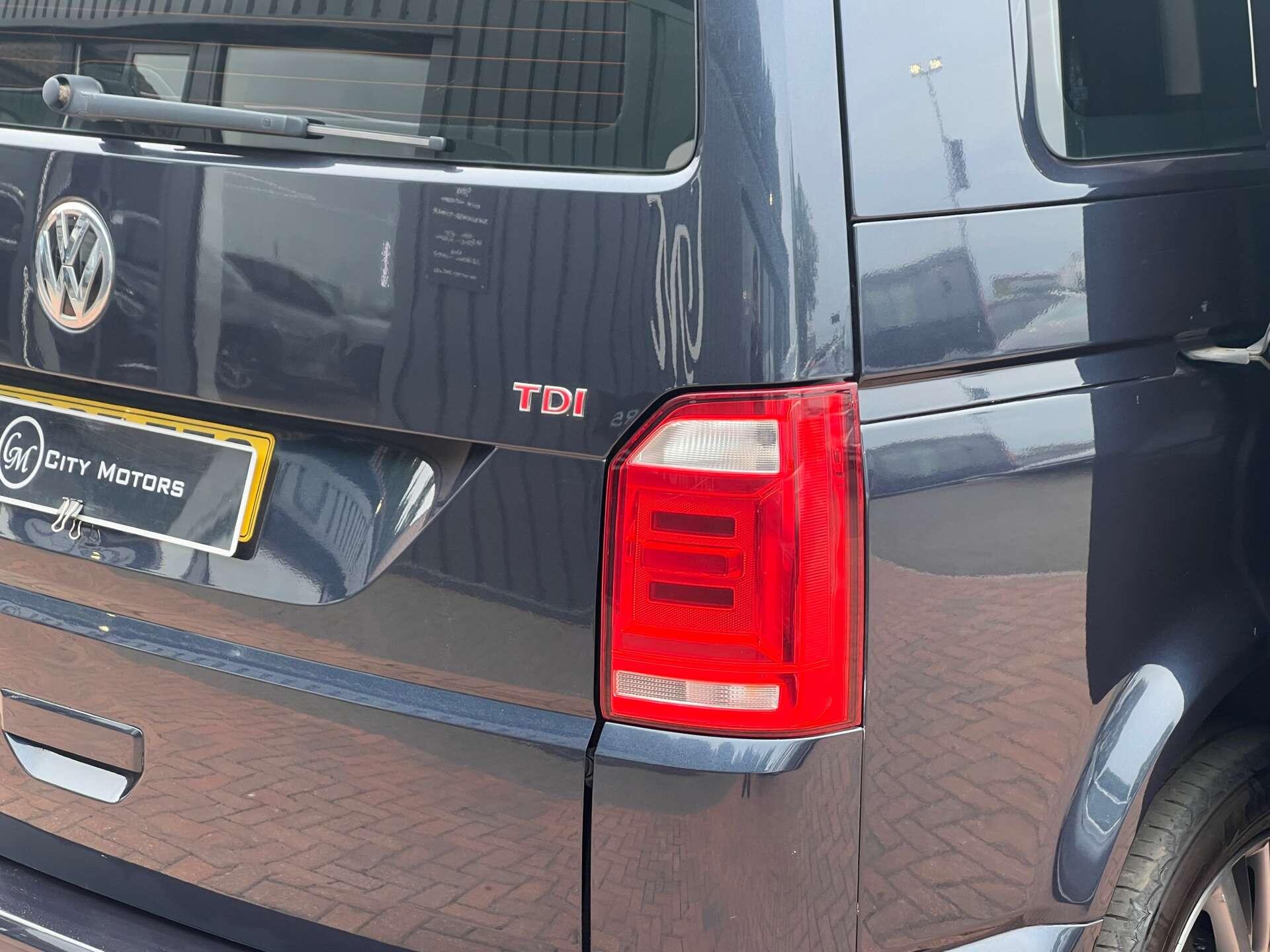 Volkswagen Caravelle view 9