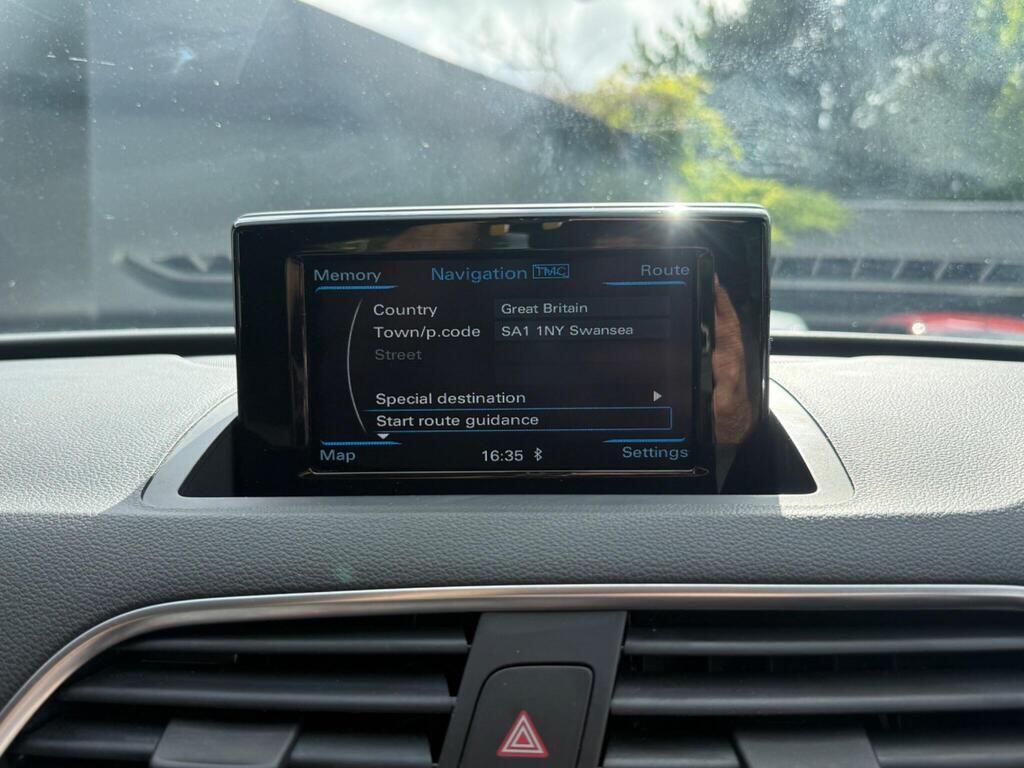 Audi Q3 view 27