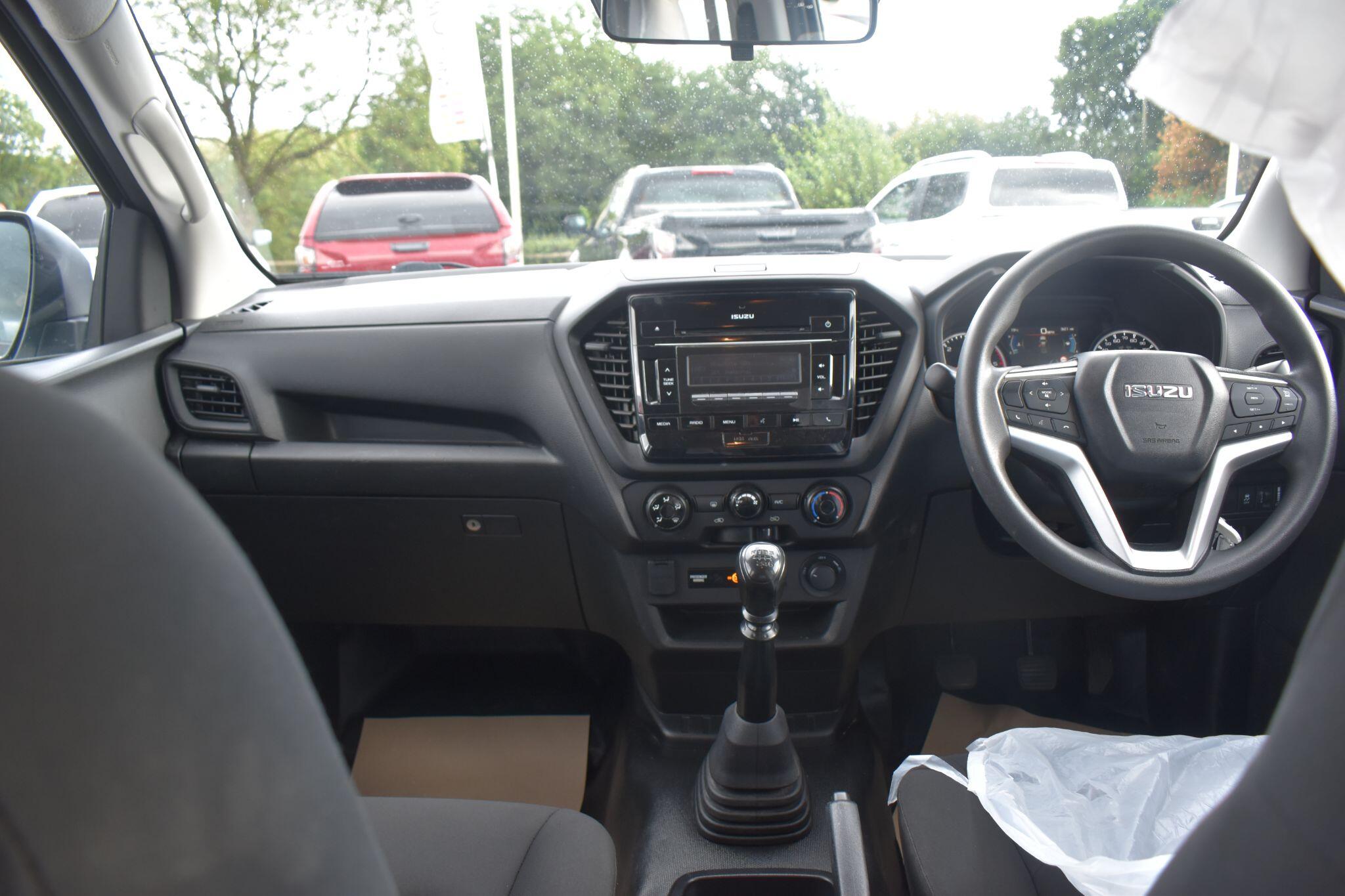 D-Max - 1.9 TD Utility 4WD Euro 6 (s/s) 4dr - Image 14