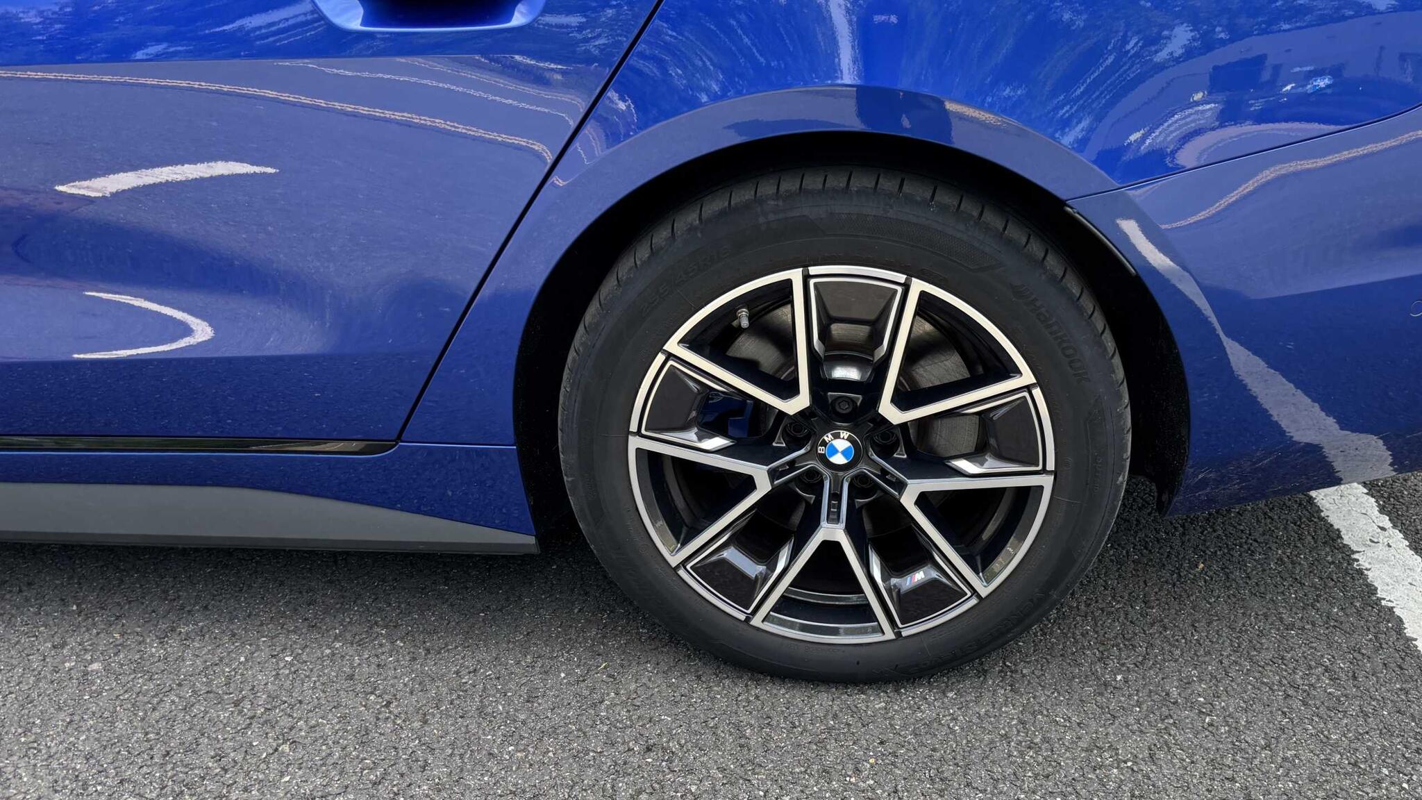 BMW i4 view 18