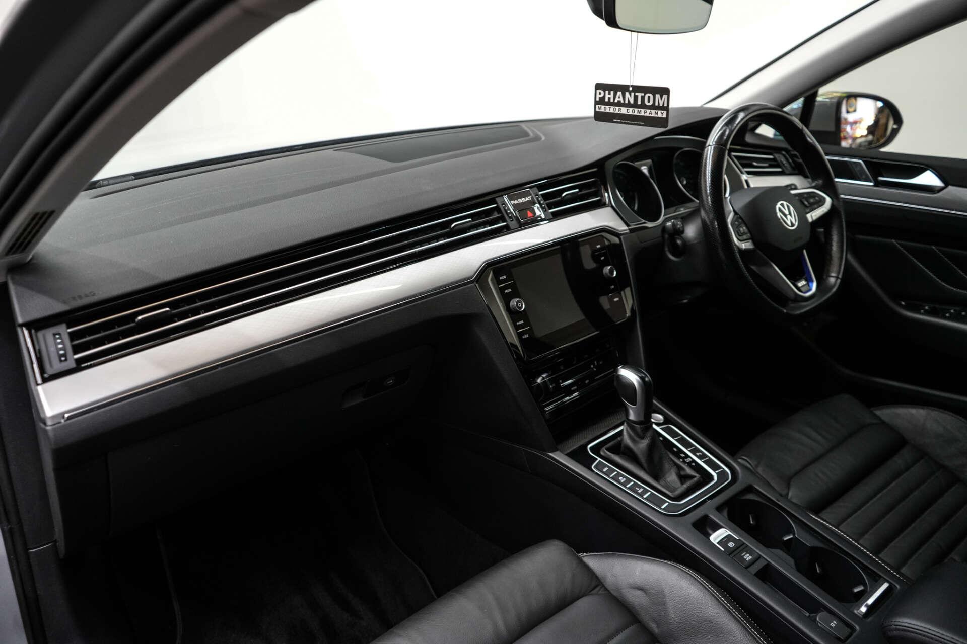 Volkswagen Passat view 14