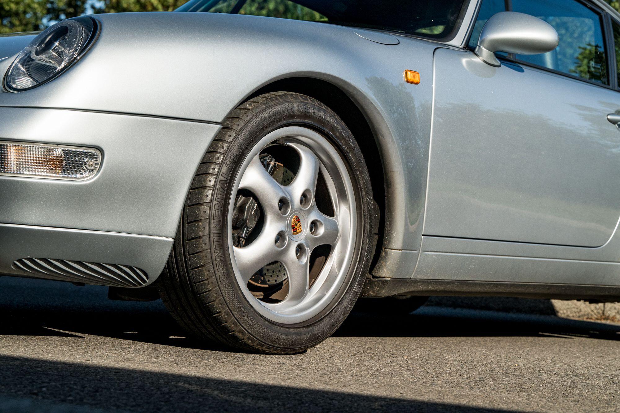 Porsche 911 view 14