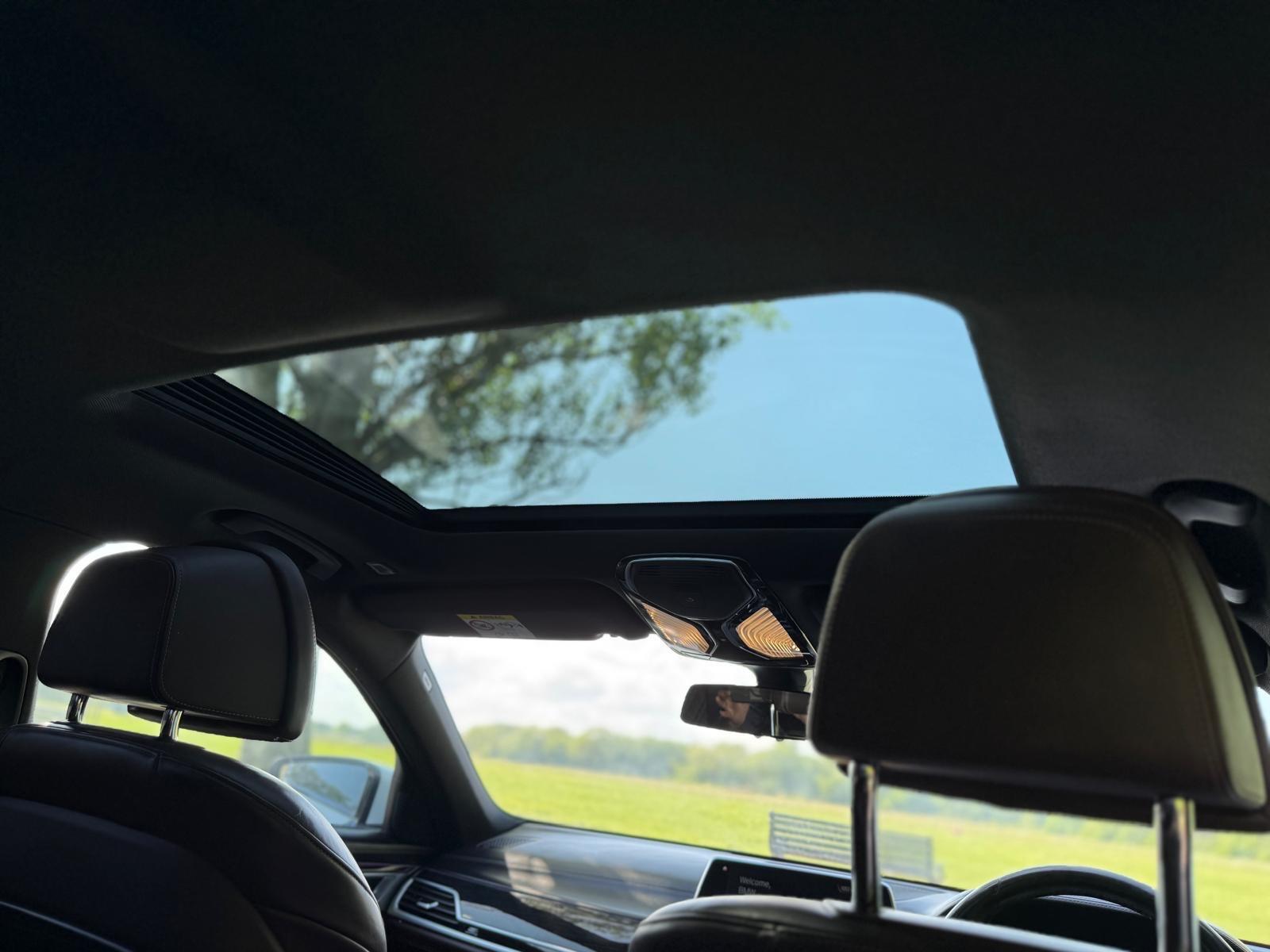 BMW 7 Series view 28