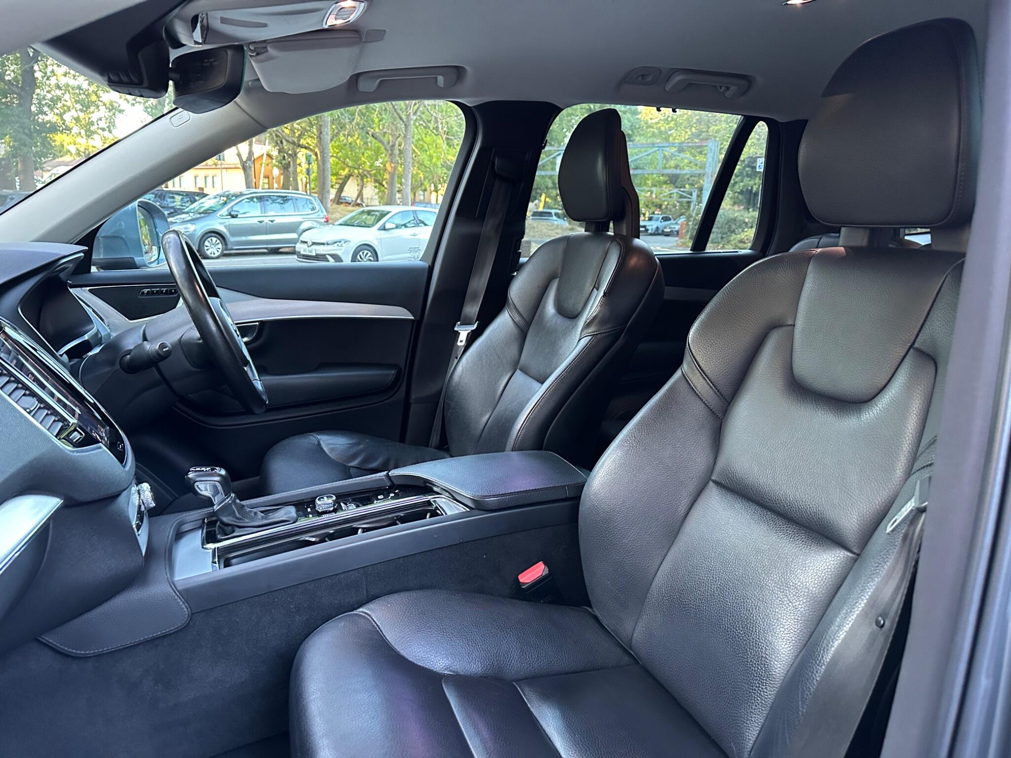 Volvo XC90 view 16