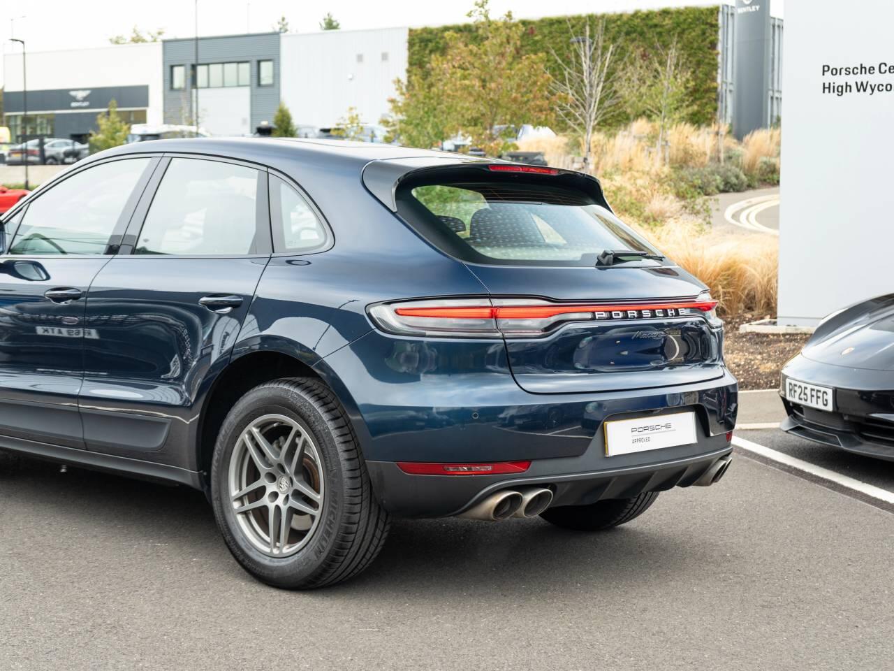 Porsche Macan view 8