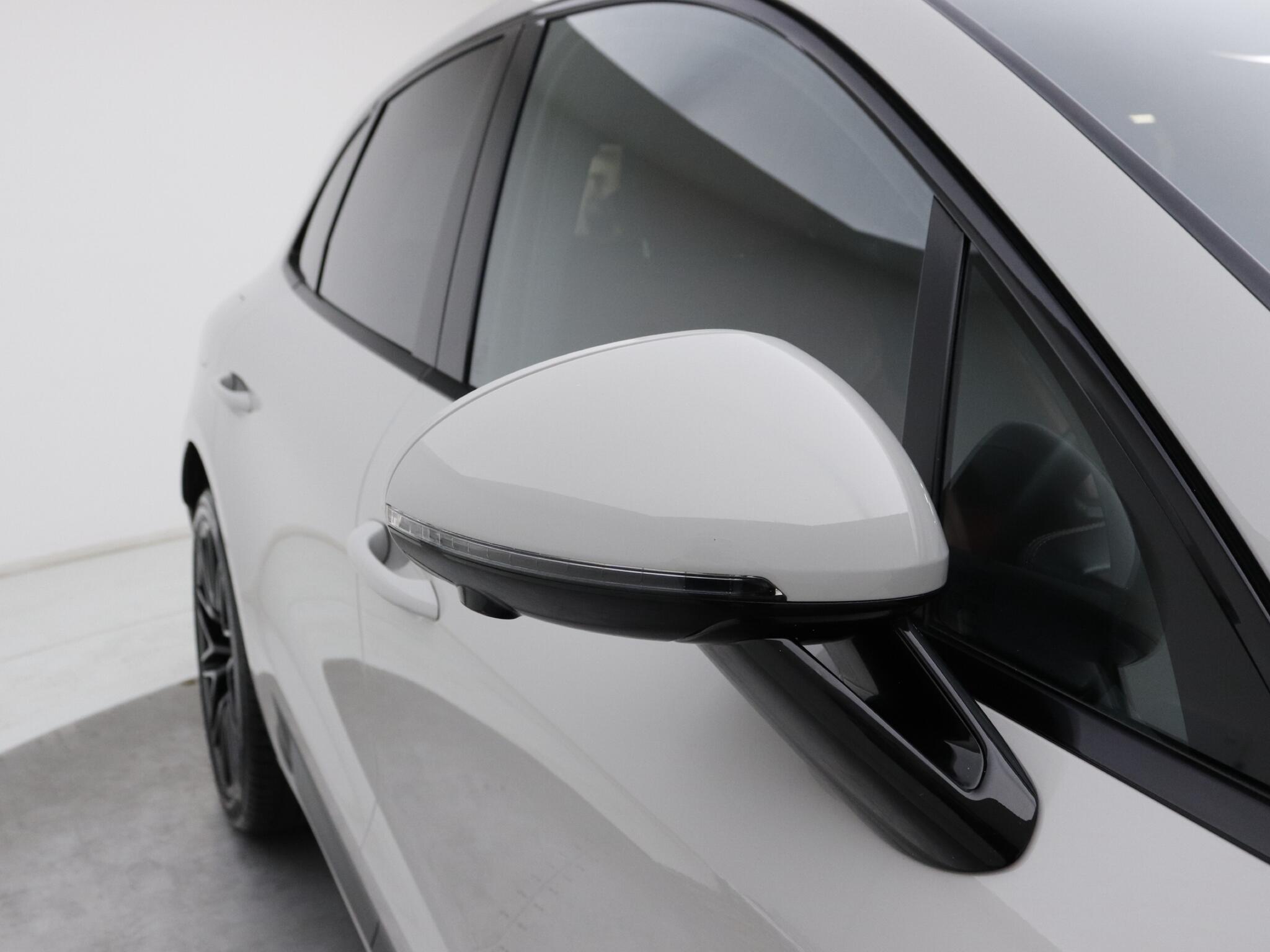 Porsche Macan view 30