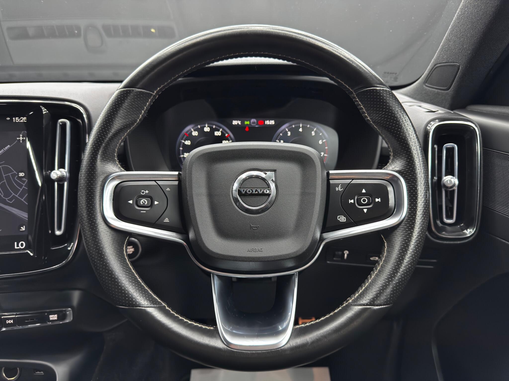 Volvo XC40 view 18