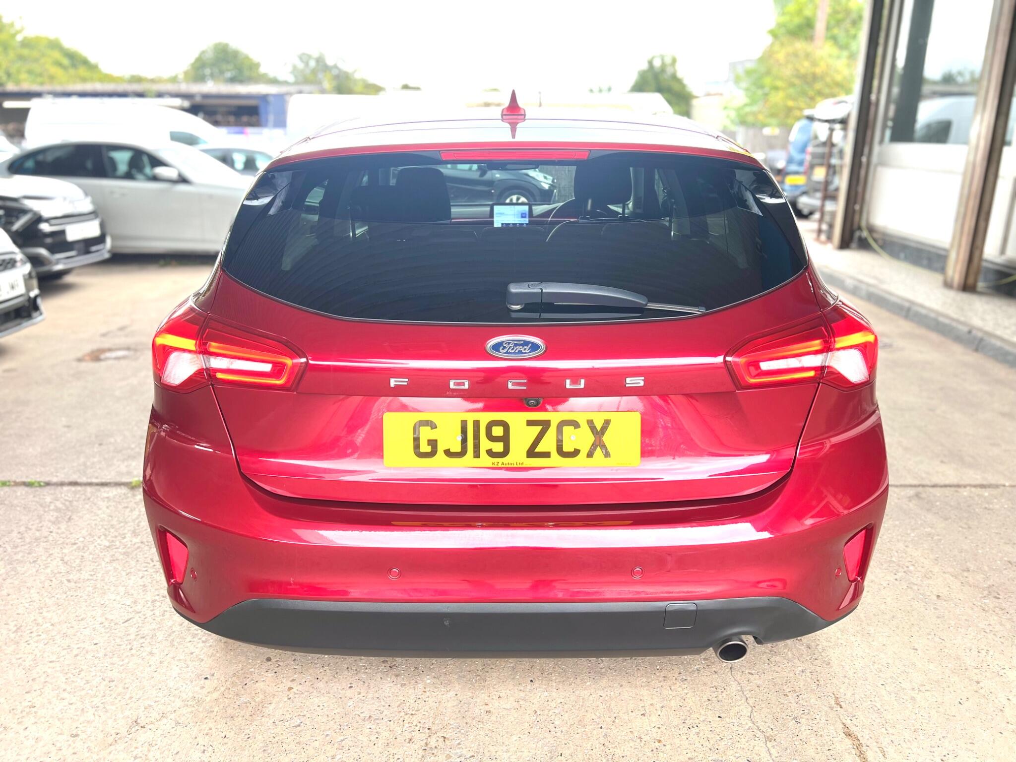 Ford Focus view 17