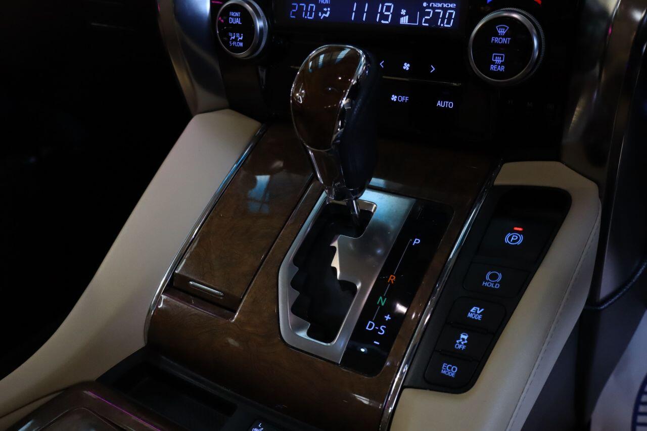 Toyota Alphard view 27