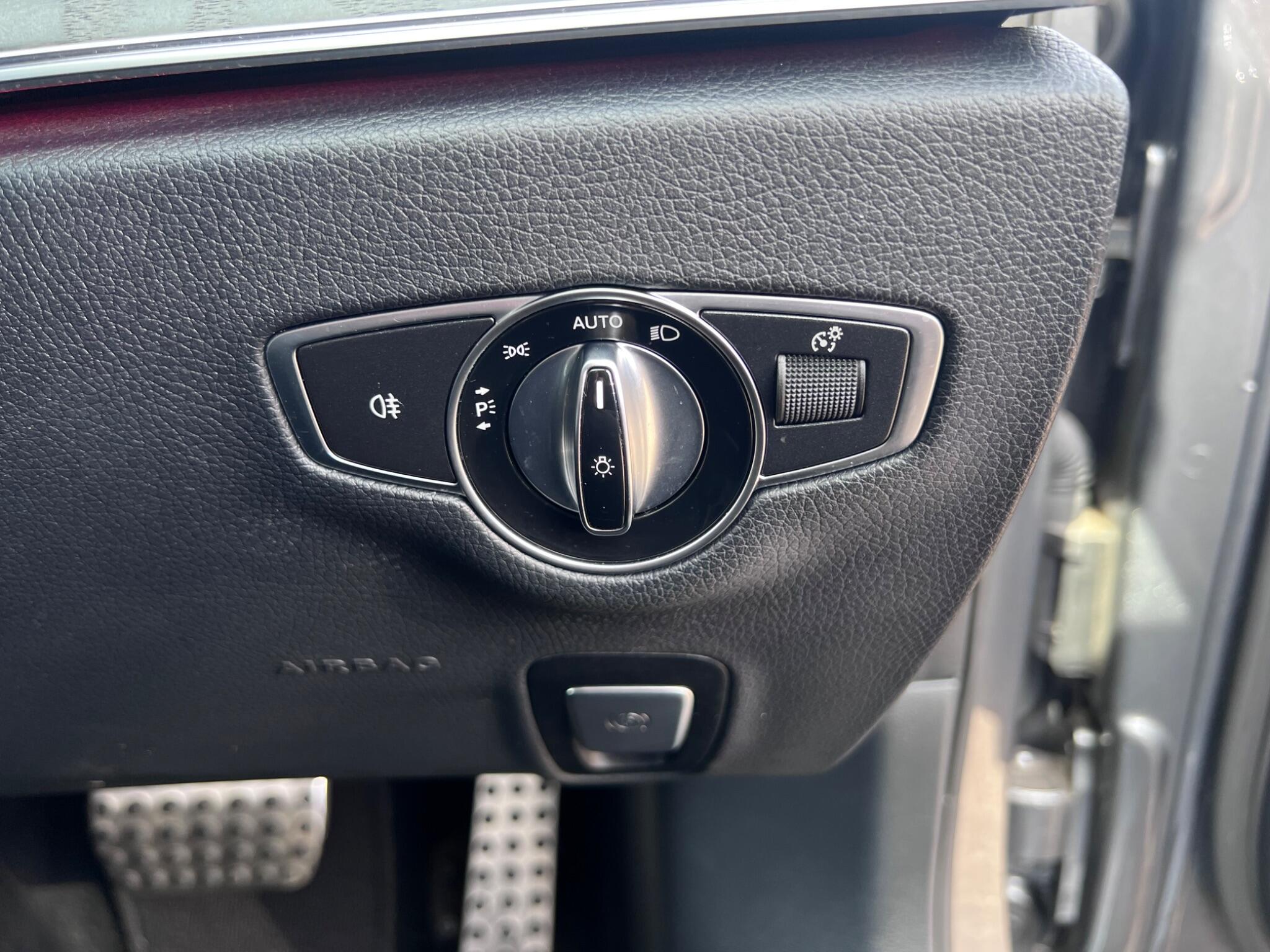 Mercedes-Benz E Class view 28