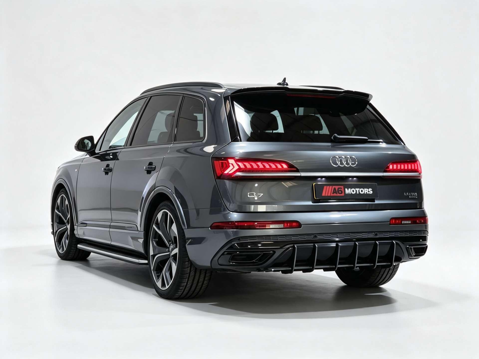 Audi Q7 view 8