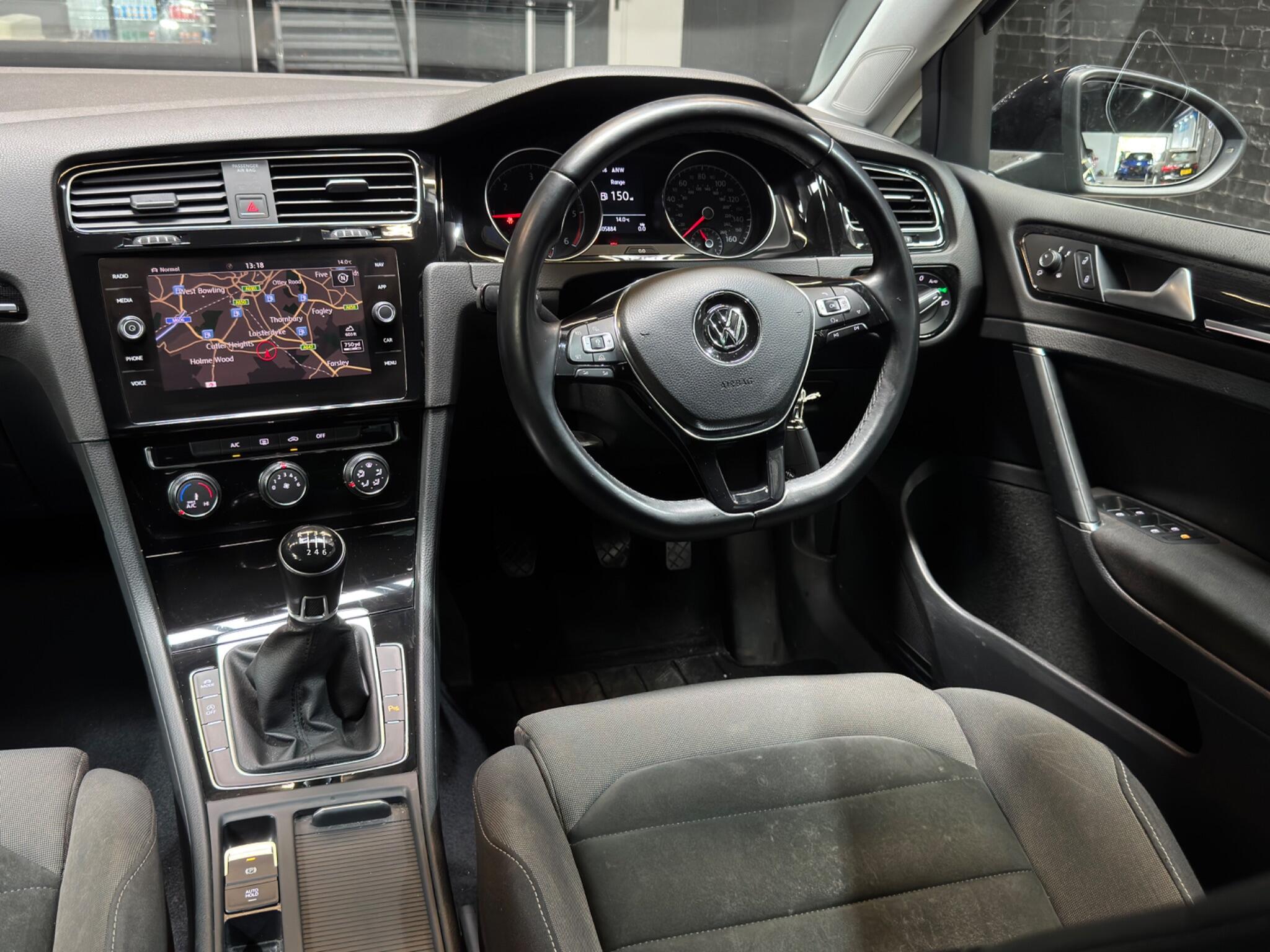 Volkswagen Golf view 17