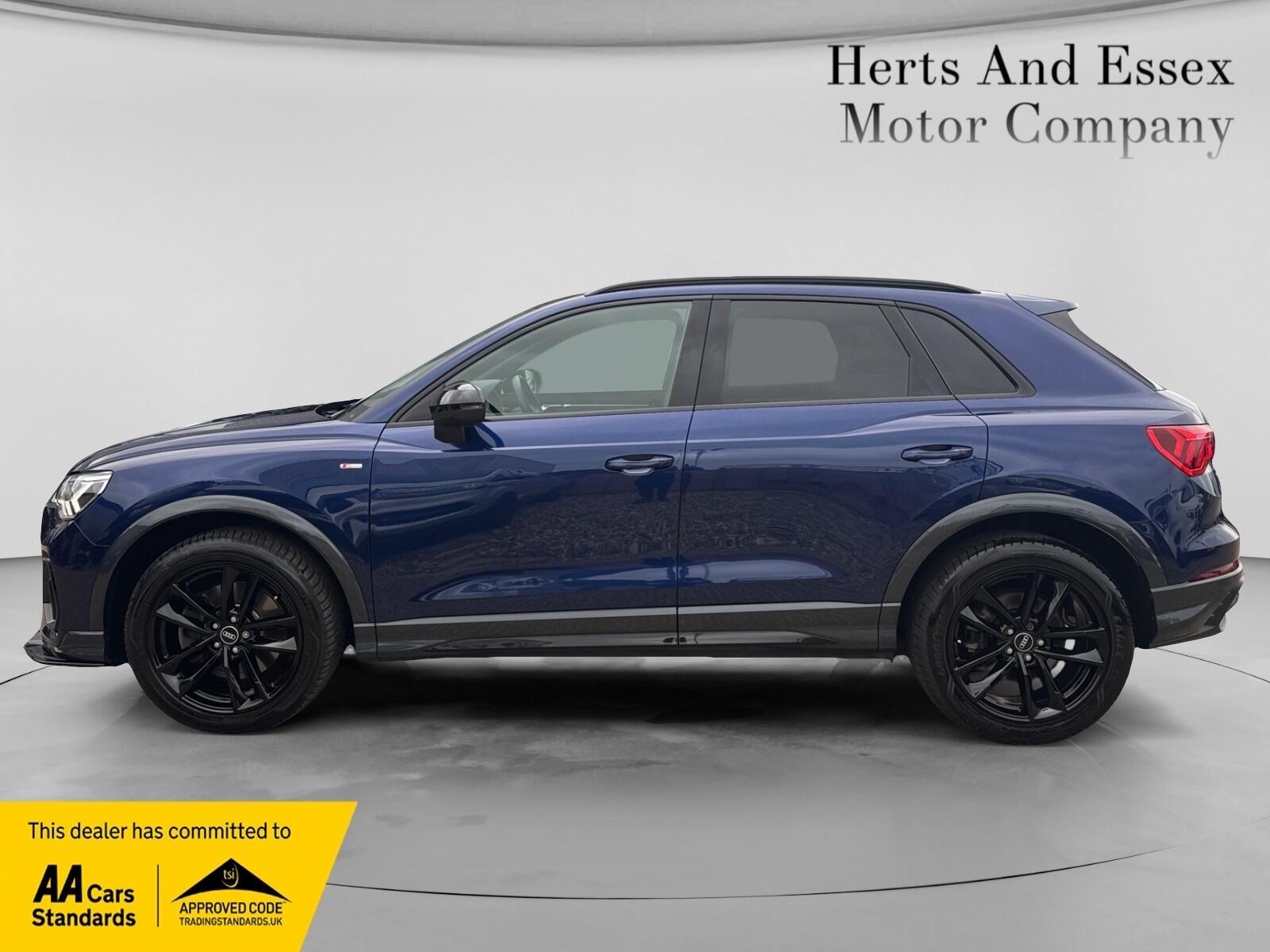 Audi Q3 view 5