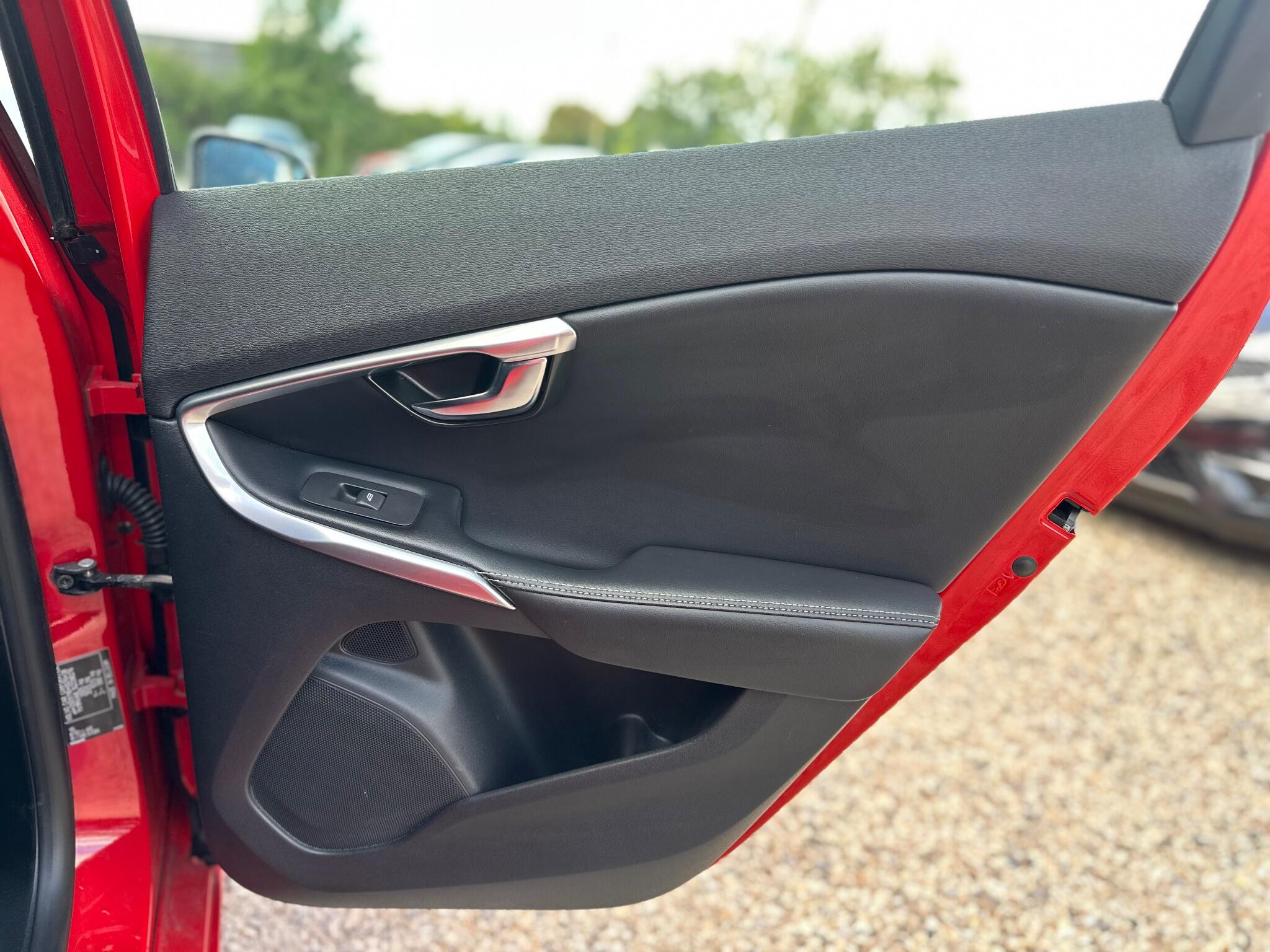 Volvo V40 view 54