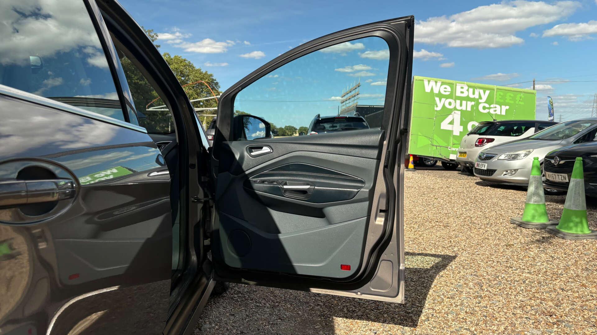 Ford C-Max view 38