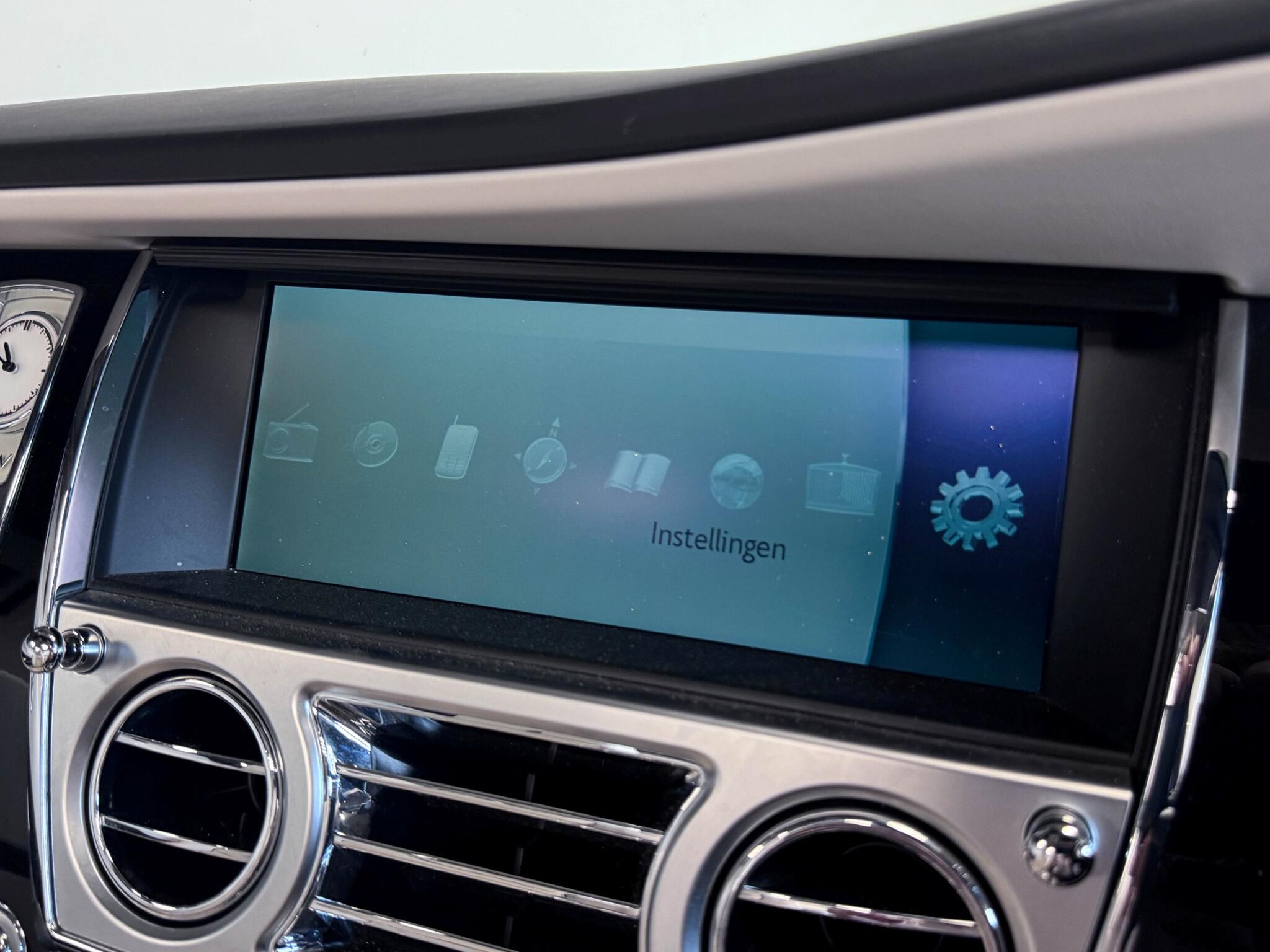 Rolls-Royce Dawn view 51