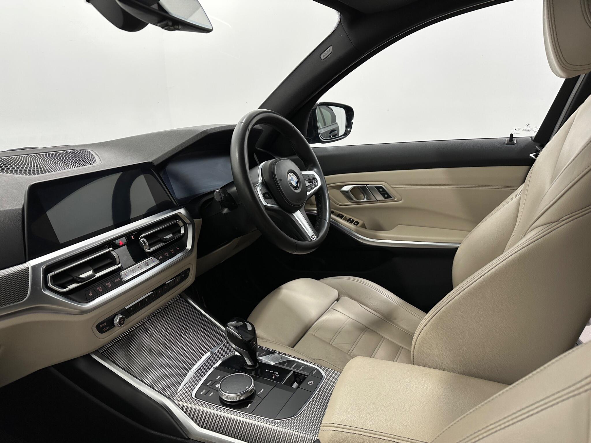 BMW 3 Series view 32