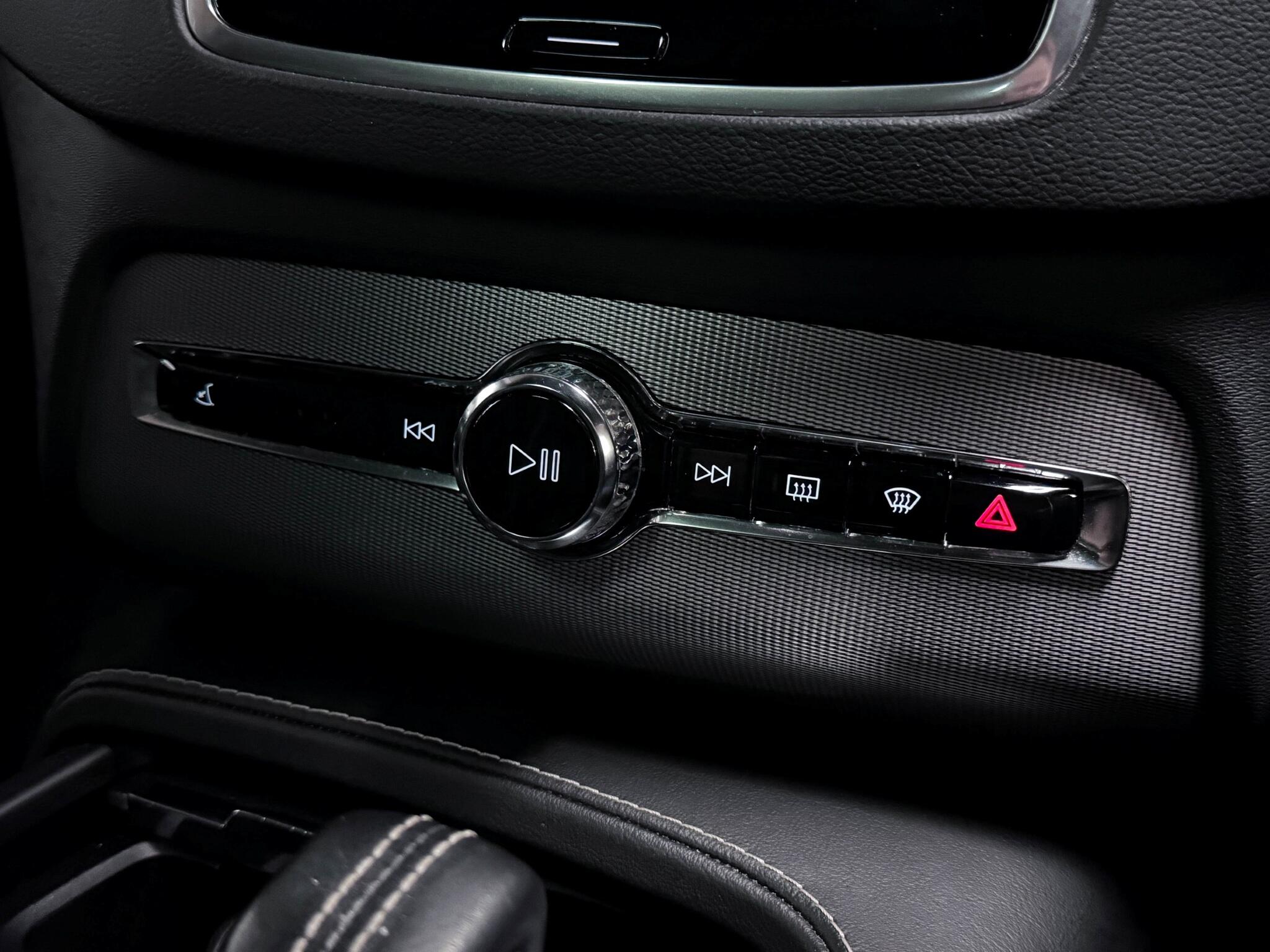 Volvo XC90 view 40