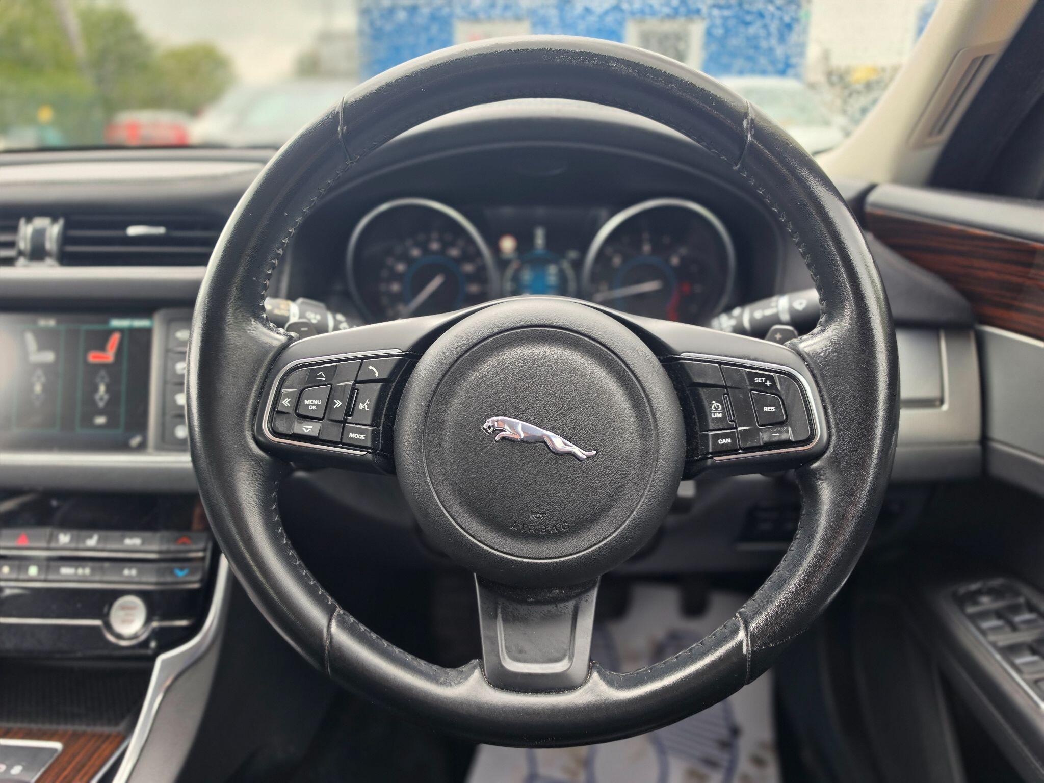 Jaguar XF view 12