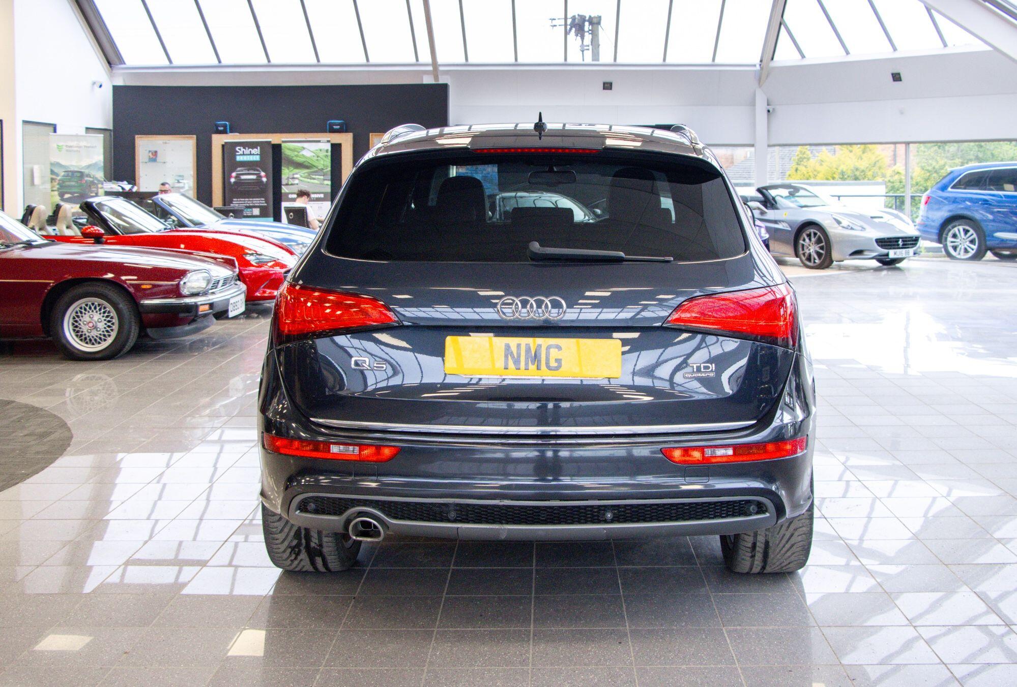 Audi Q5 view 10