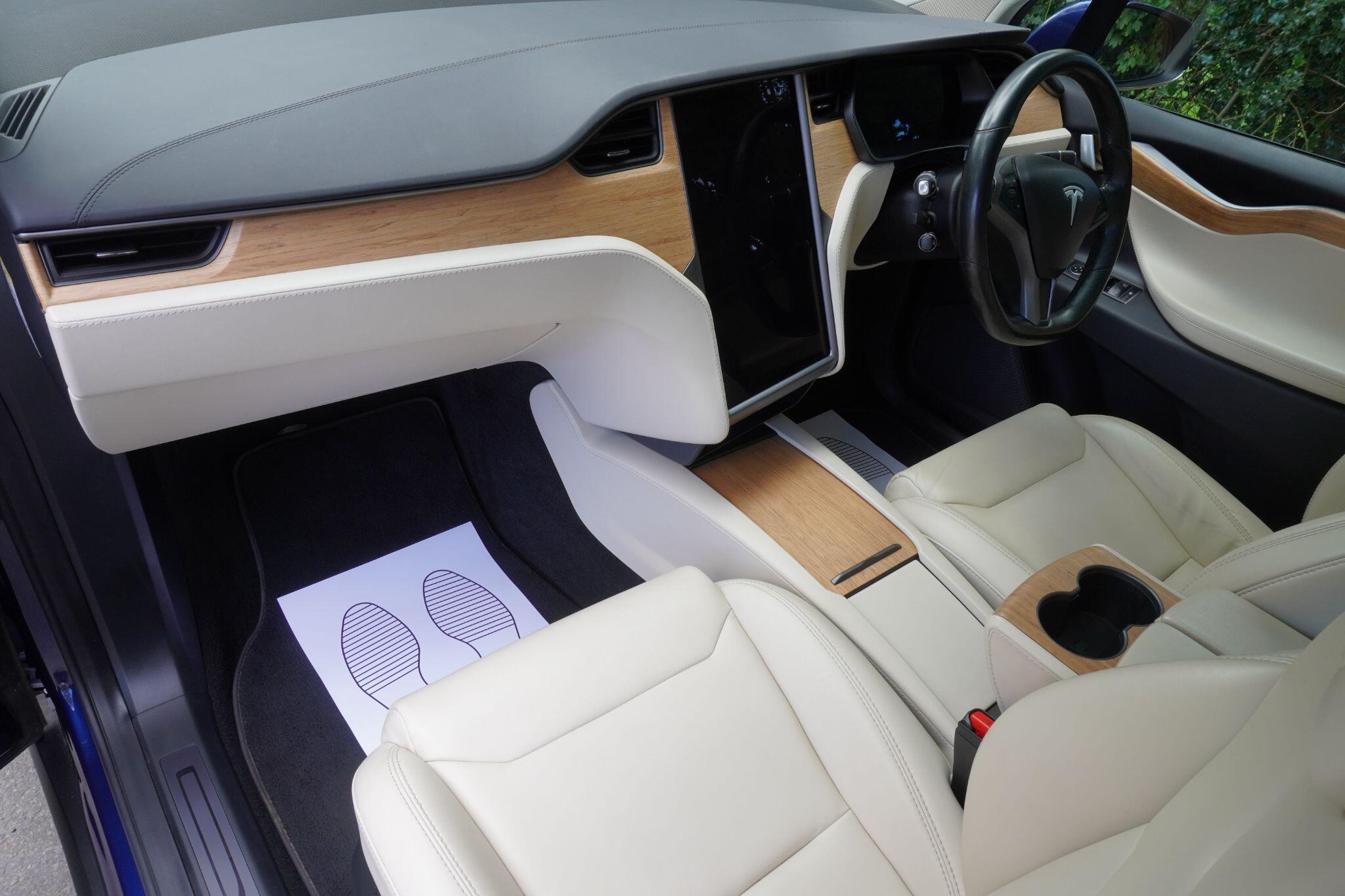 Tesla Model X view 52