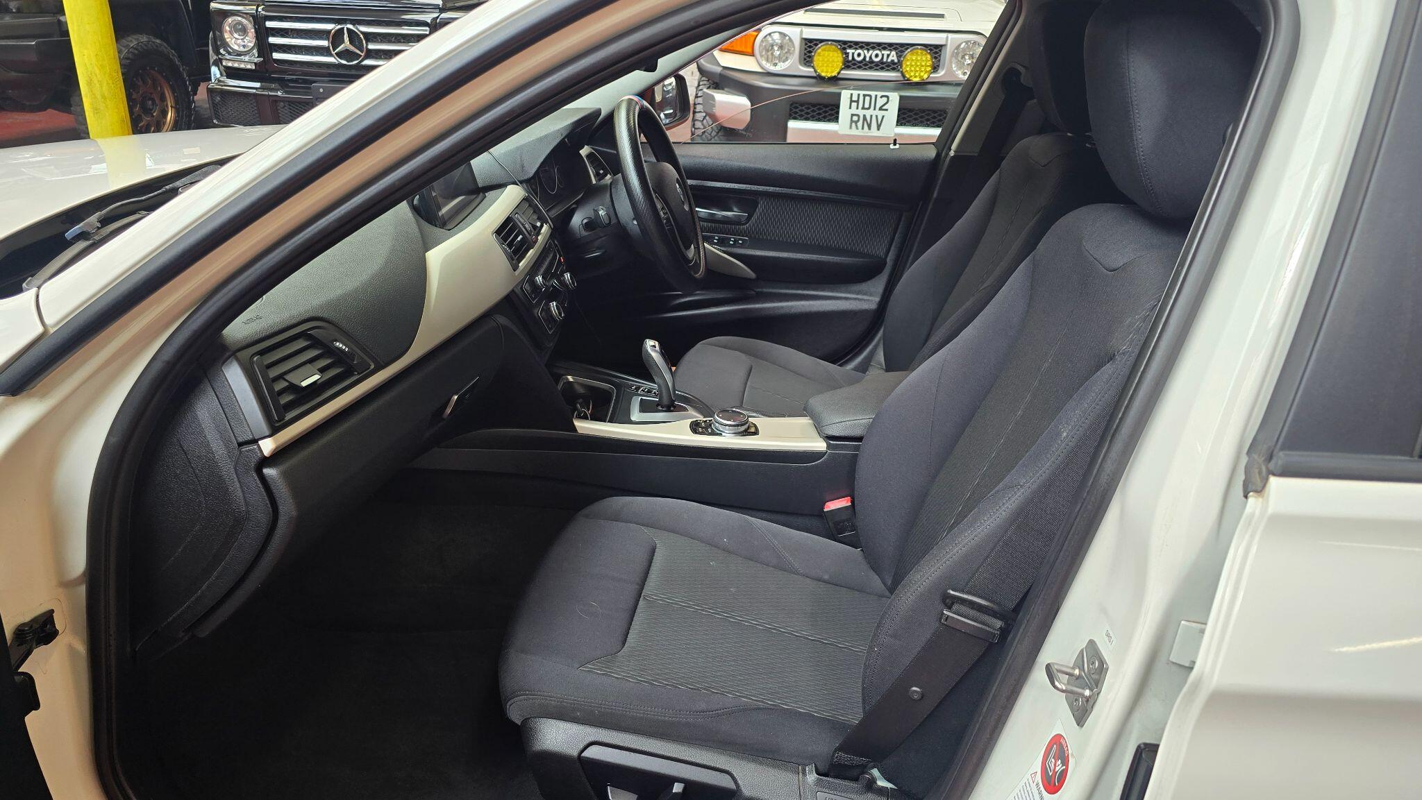 BMW 3 Series view 5