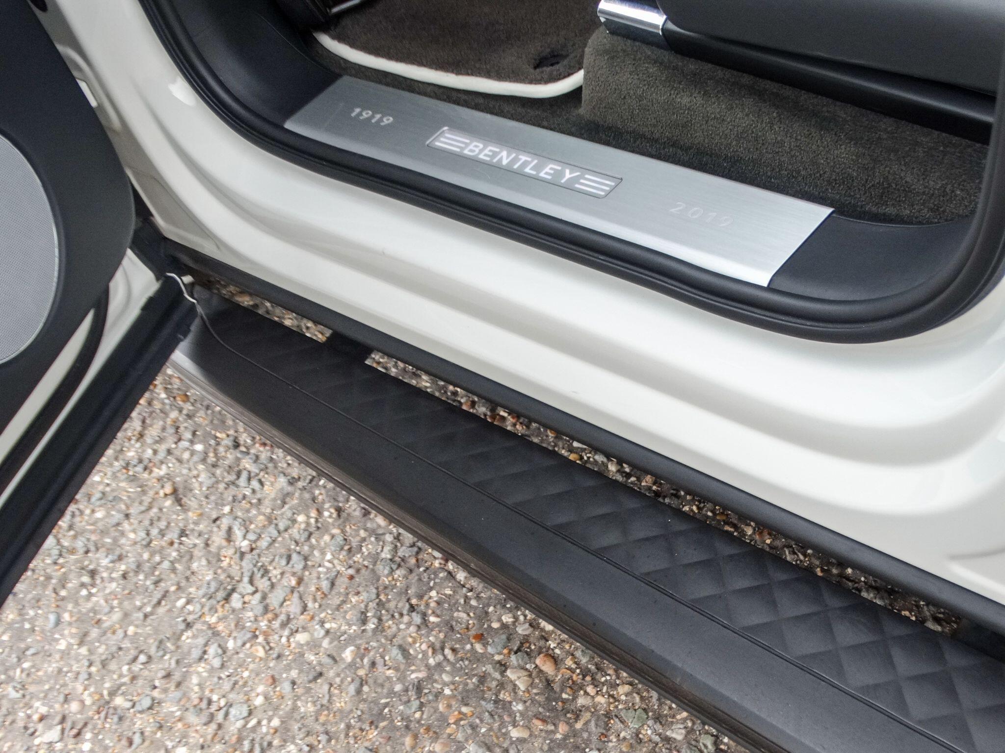 Bentley Bentayga view 28
