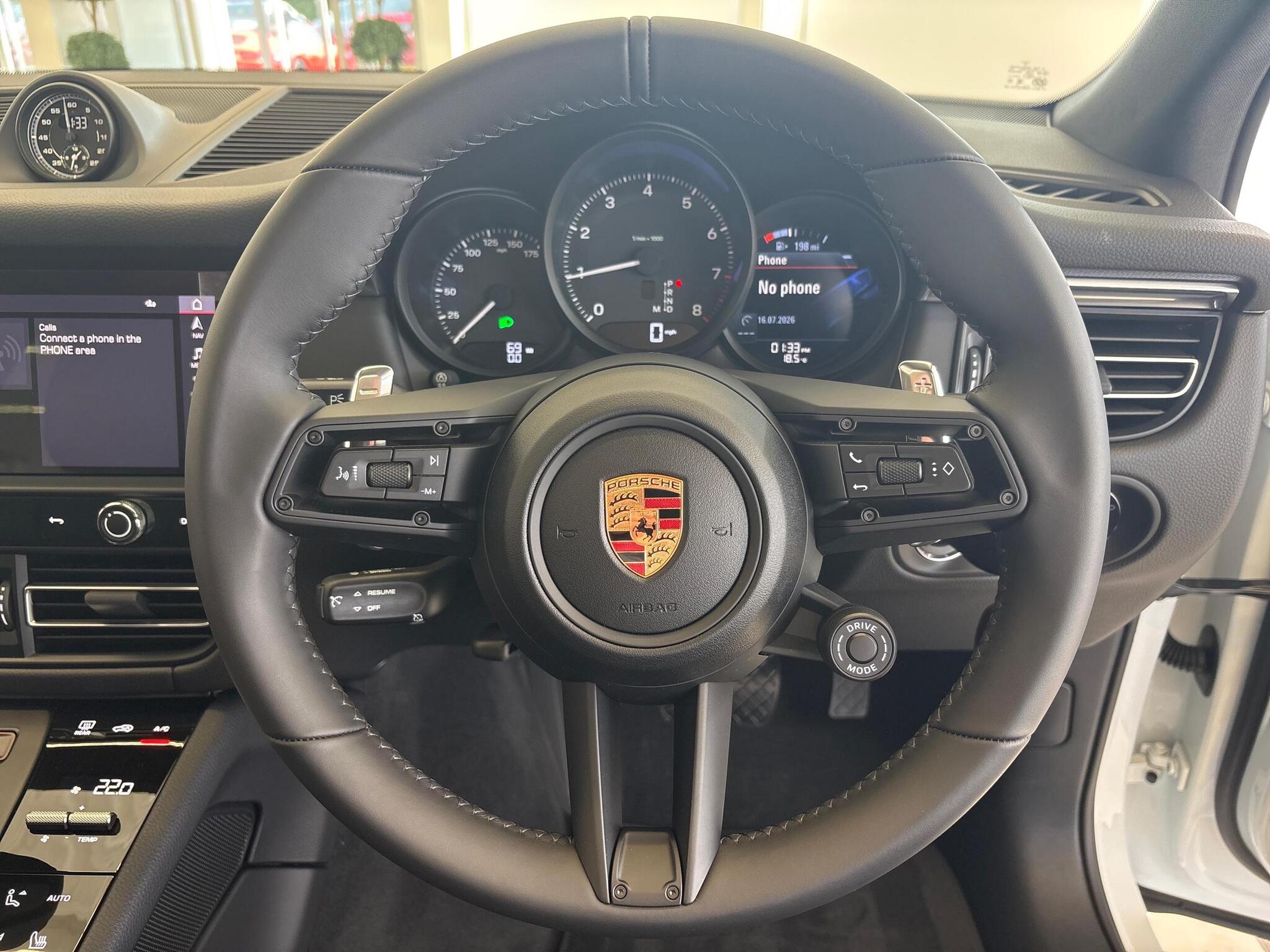 Porsche Macan view 17
