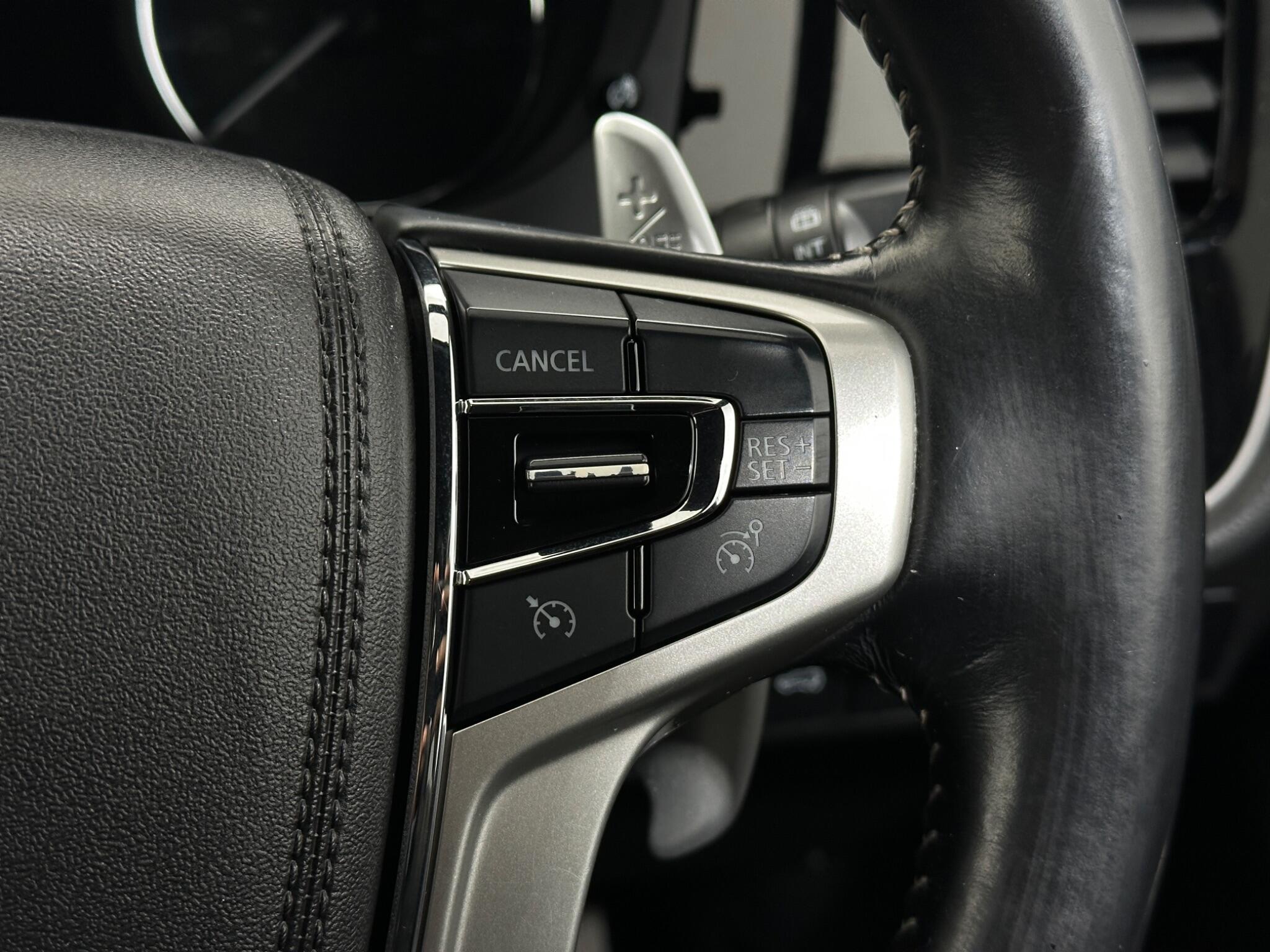 Mitsubishi Outlander view 16