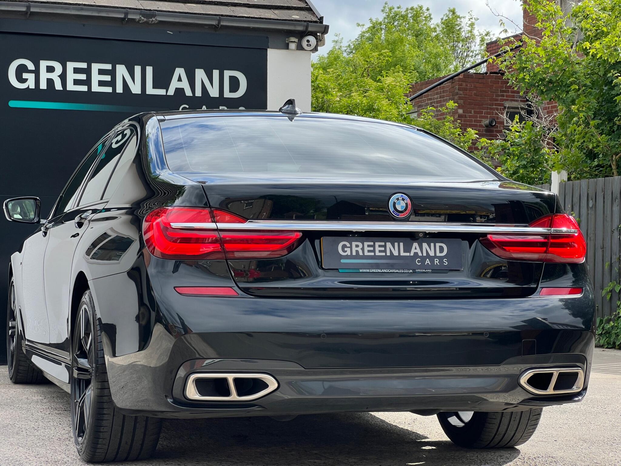 BMW 7 Series view 17
