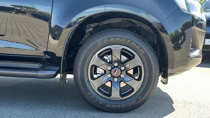 Isuzu D-Max view 8