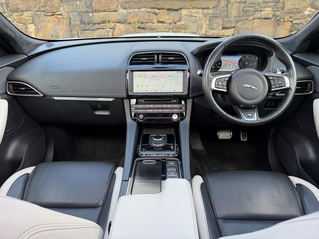 Jaguar F-Pace view 12