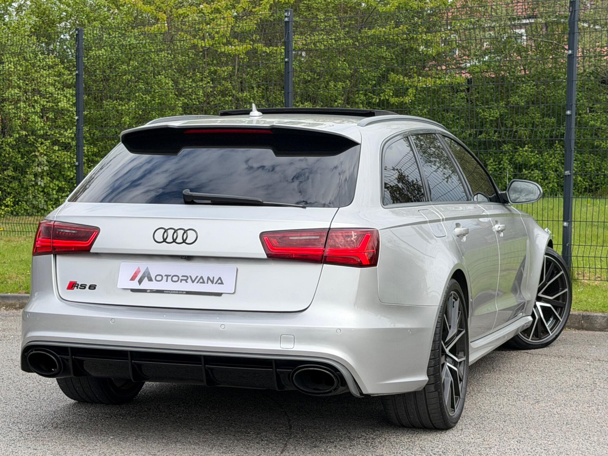 Audi RS6 view 16