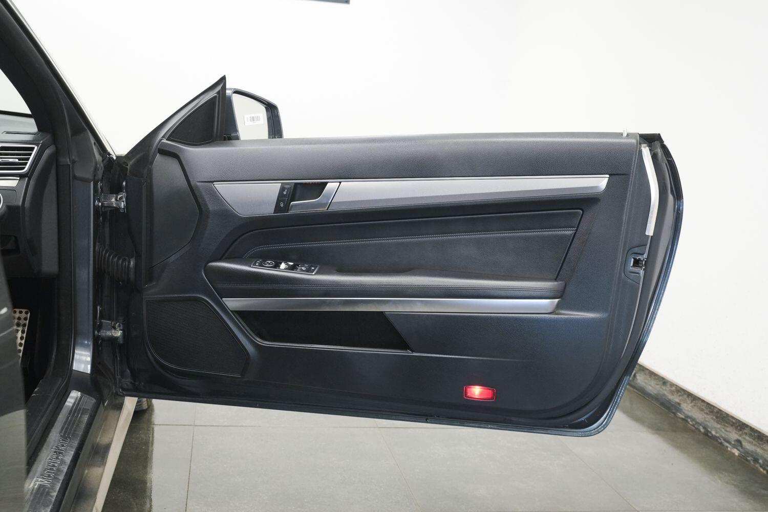 Mercedes-Benz E Class view 15
