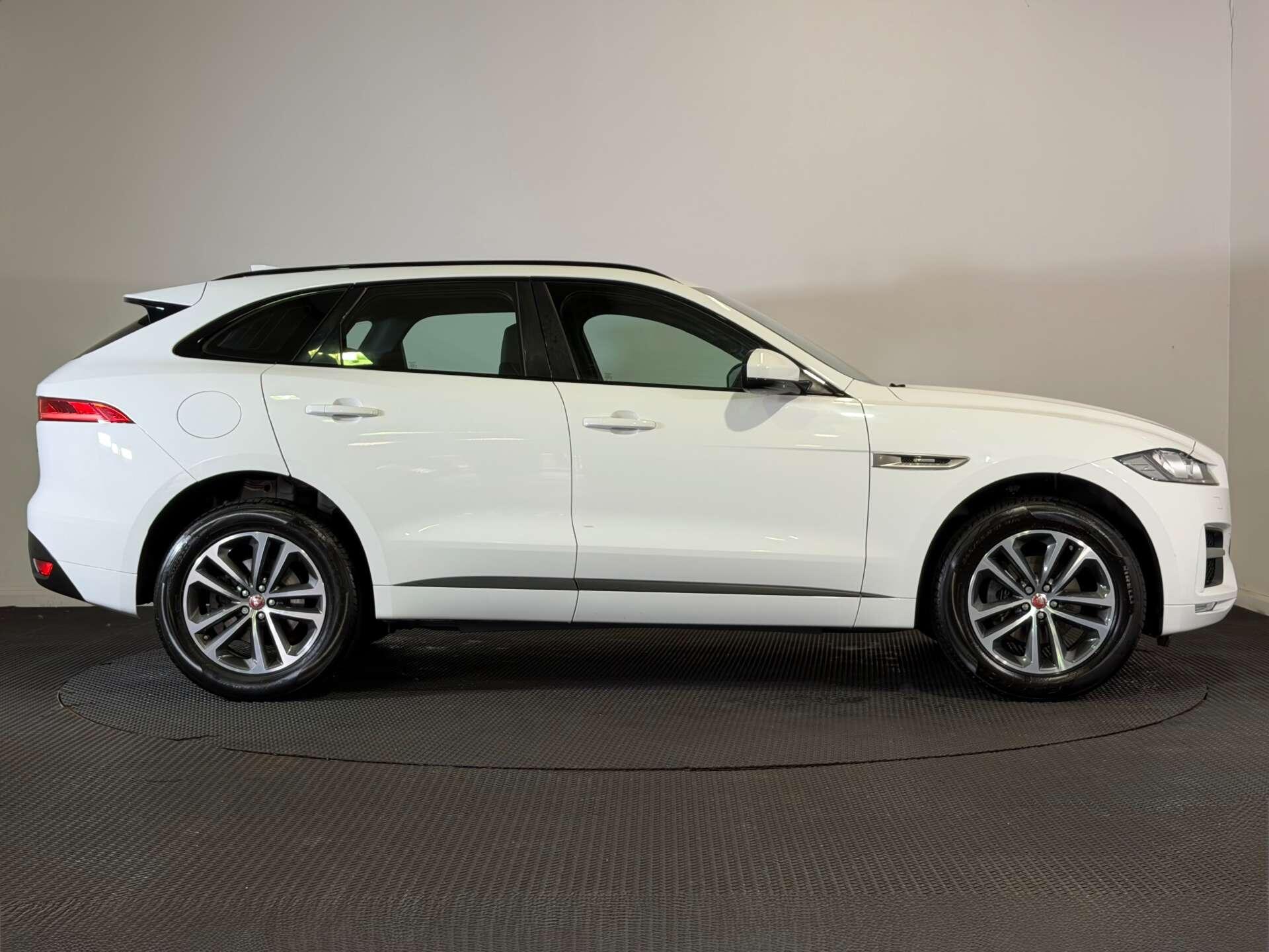 Jaguar F-Pace view 8