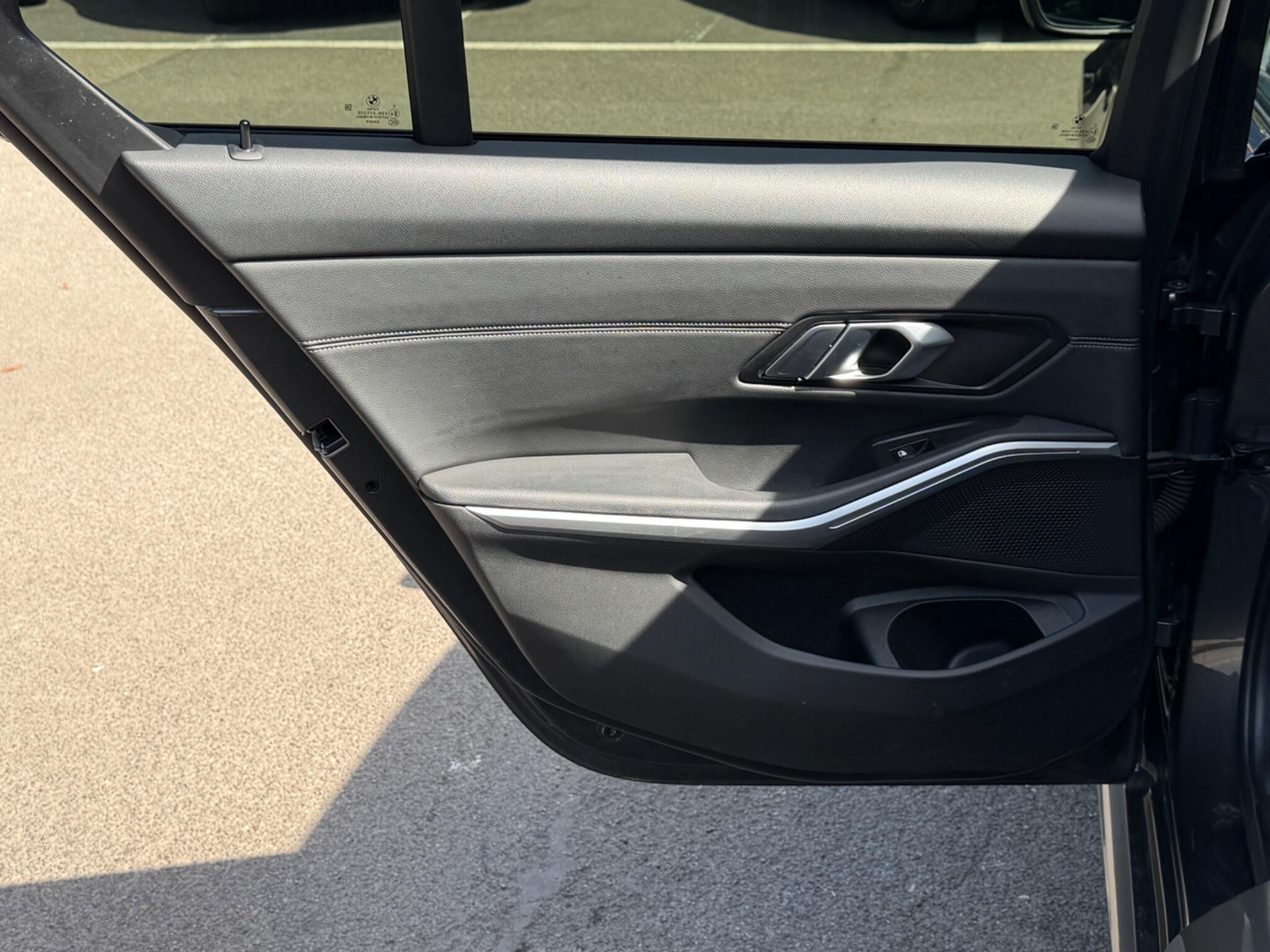 BMW 3 Series view 14