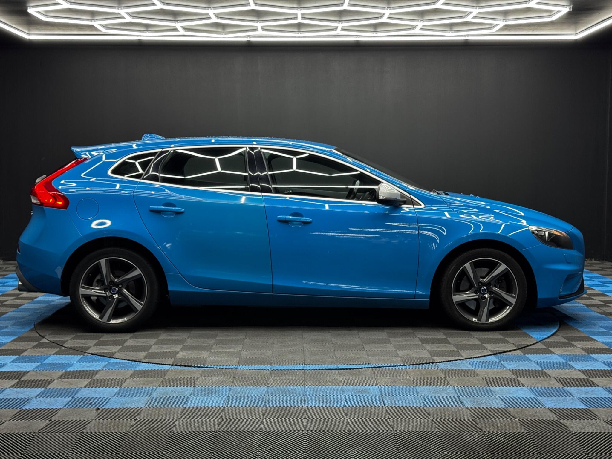 Volvo V40 view 4