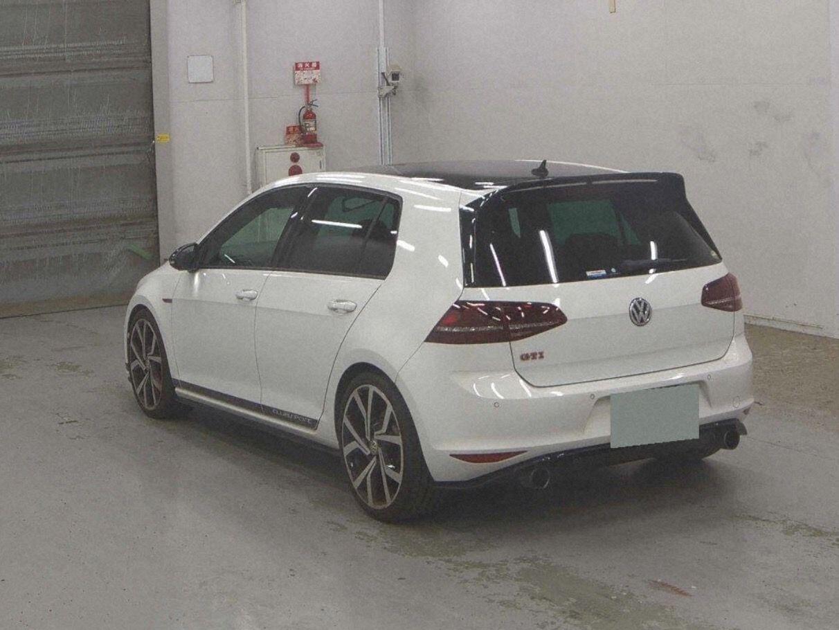 Volkswagen Golf view 3