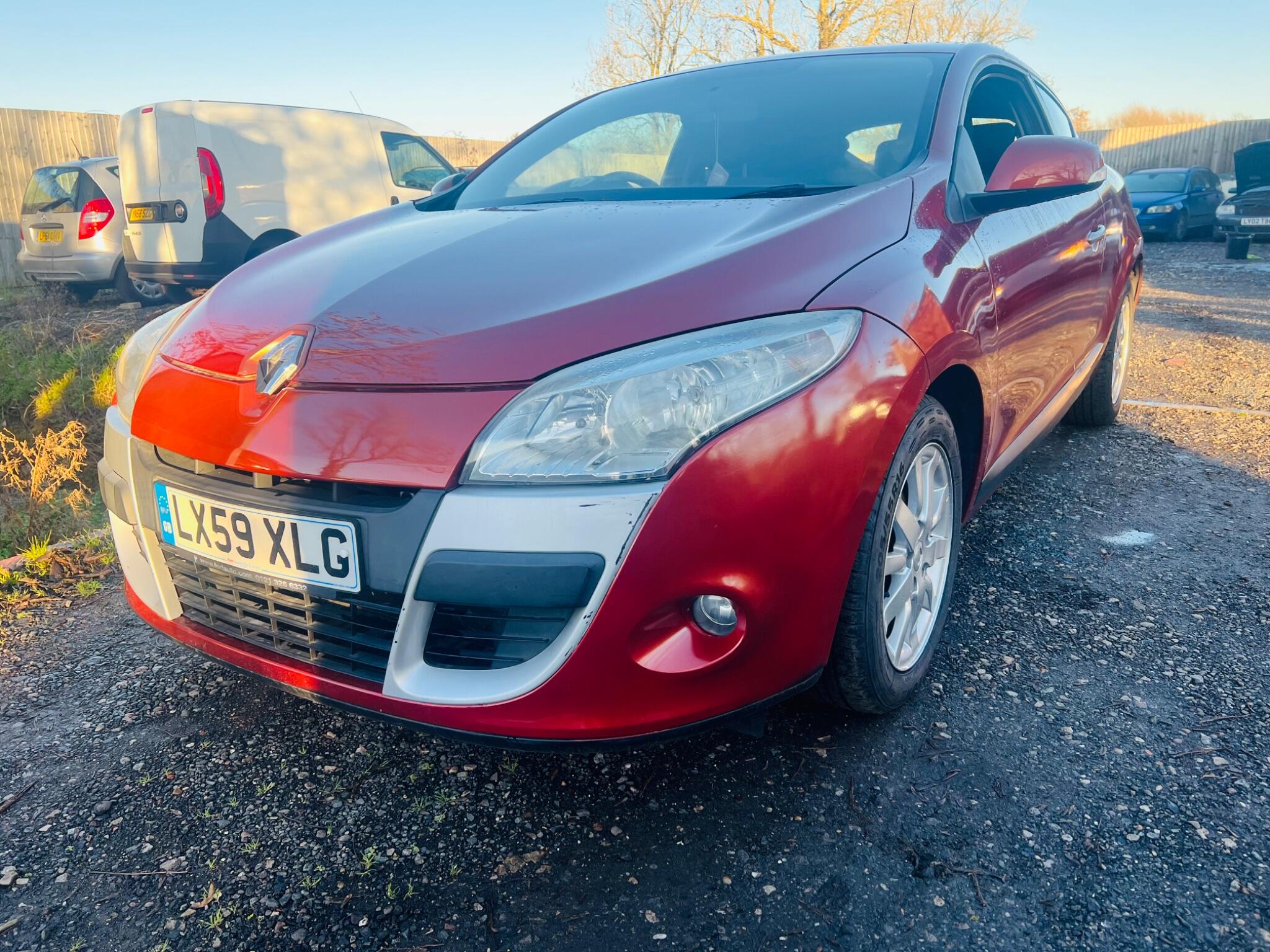2009 Renault Megane 1.6 16V Expression Euro 5 3dr • 94,411 miles image 1