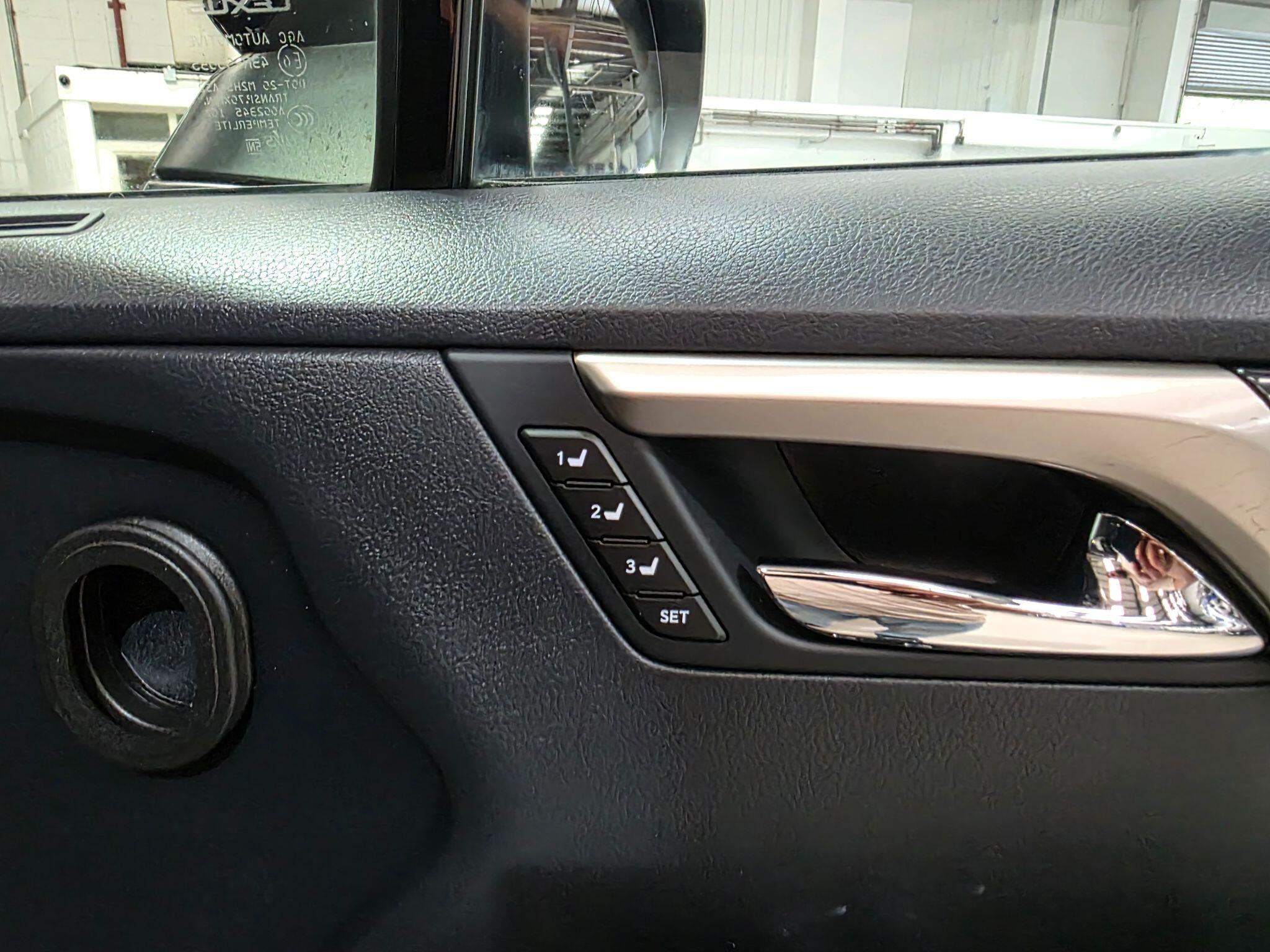 Lexus RX view 15