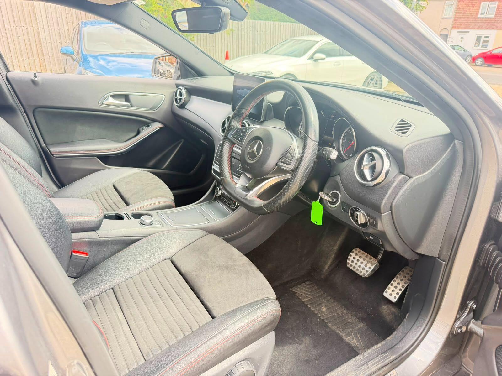 Mercedes-Benz Gla view 14