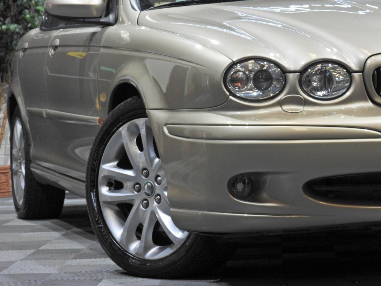 Jaguar X-Type view 15